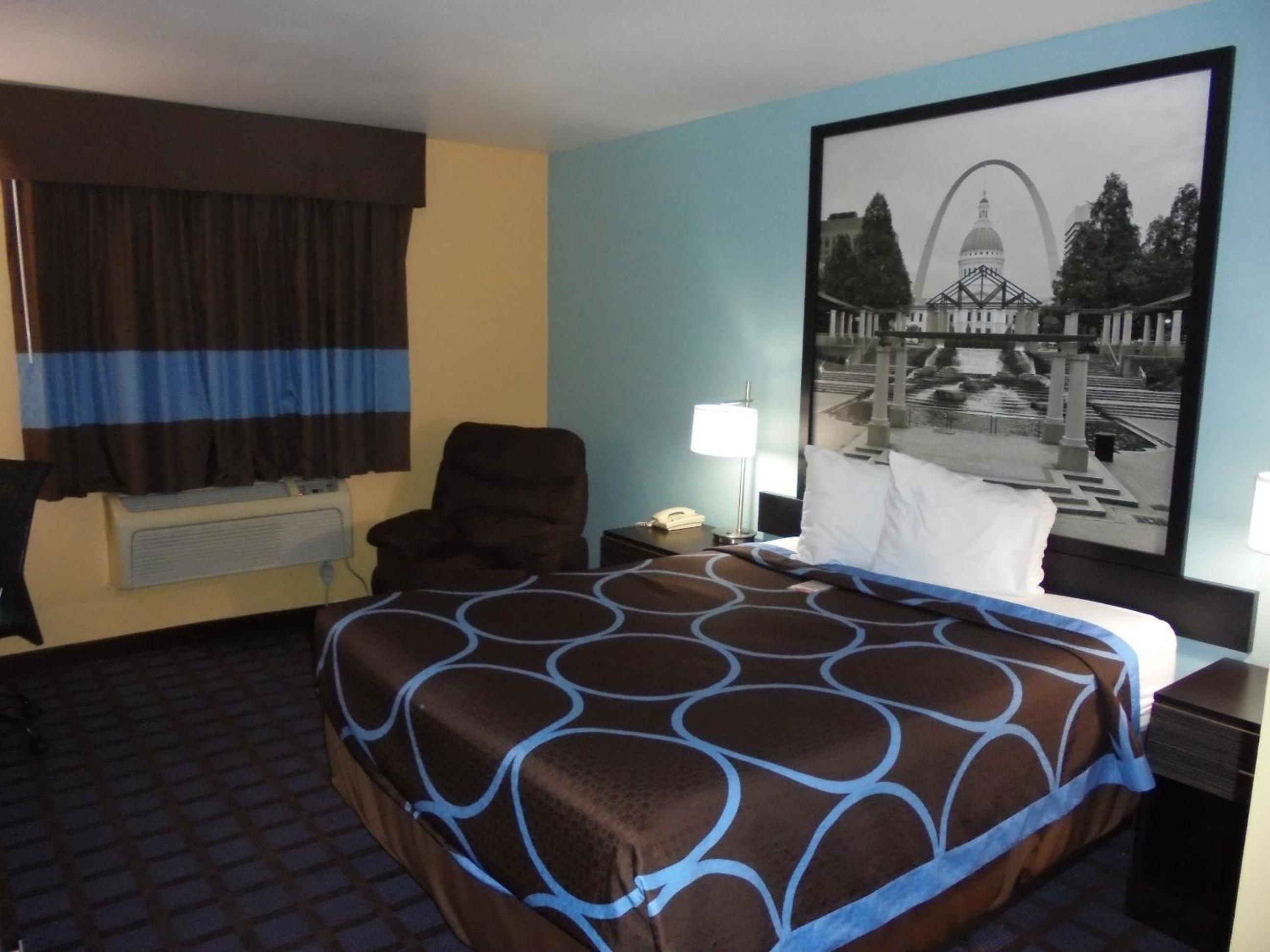 King Room - Non-Smoking - Photo 2