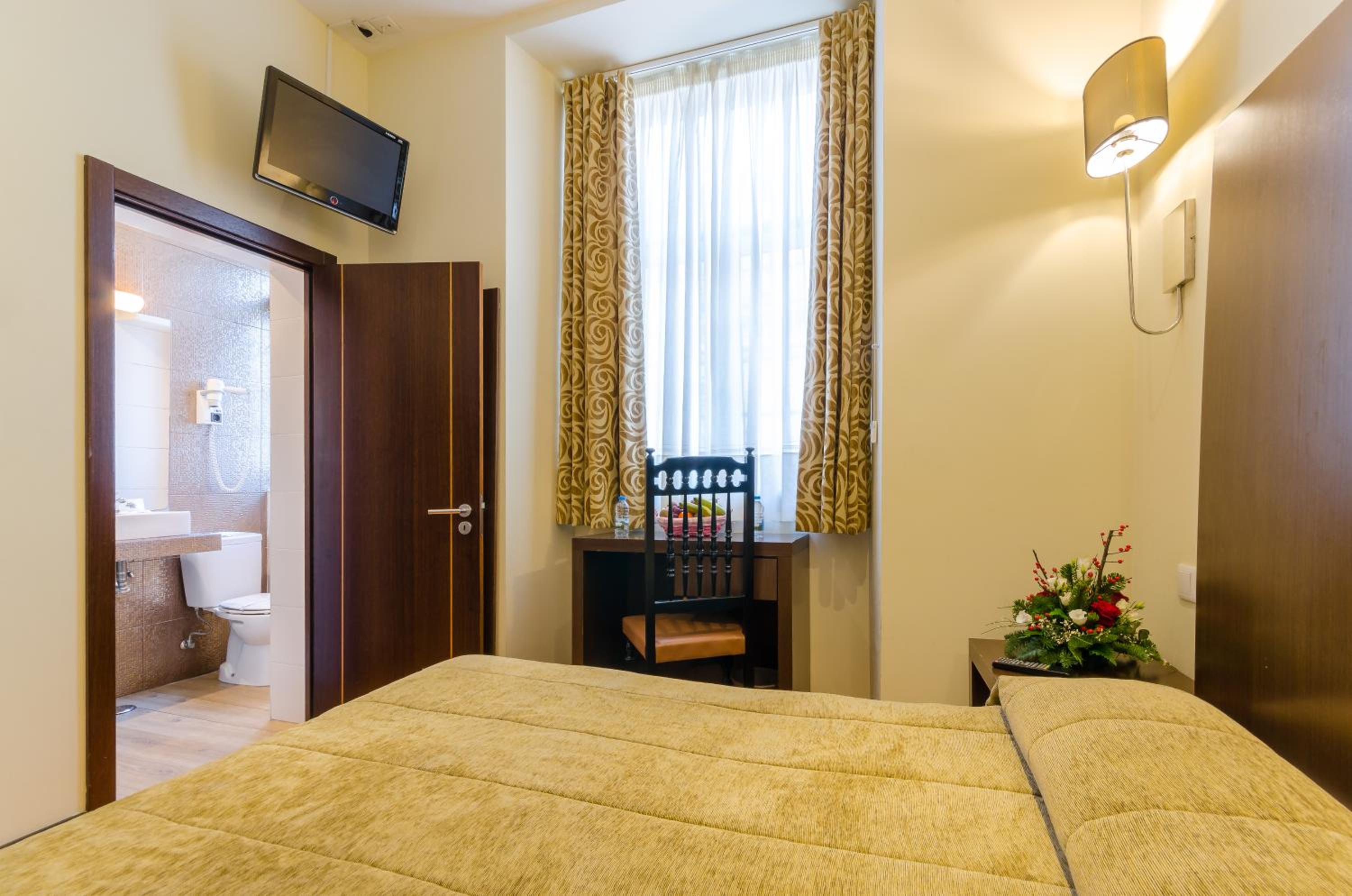 Double Room - Photo 4