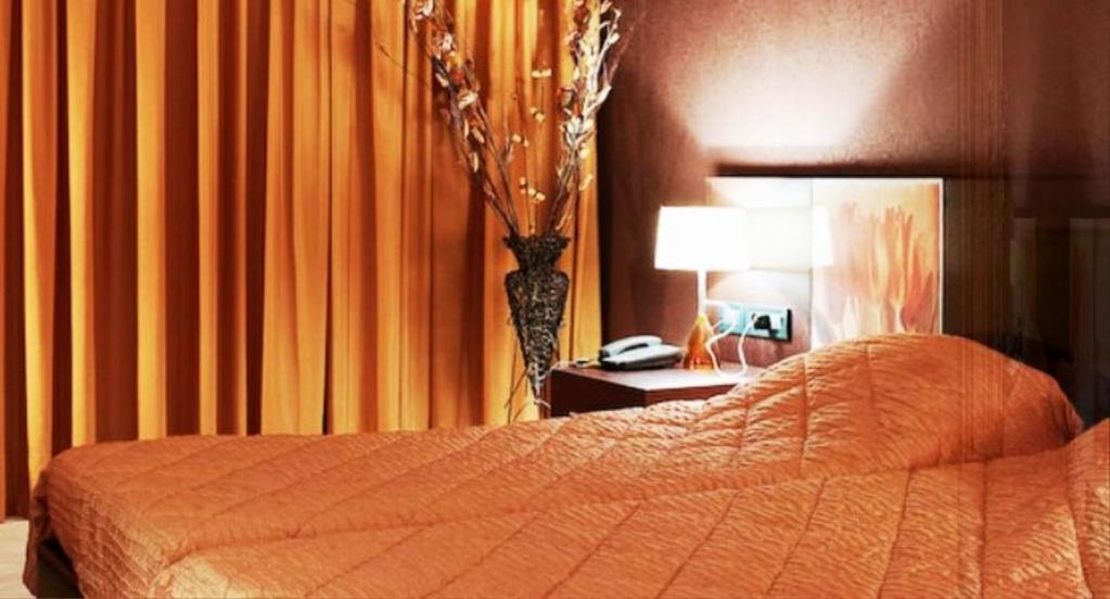 Double or Twin Room - Photo 3