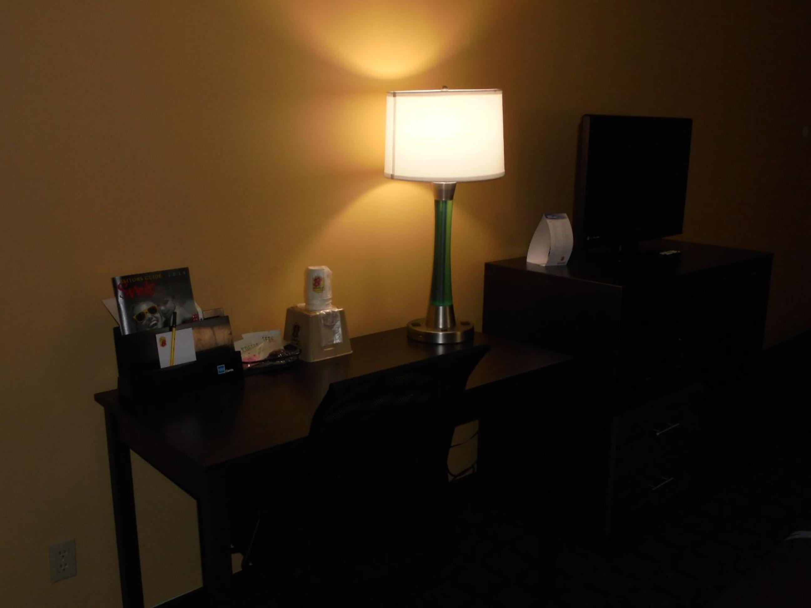 King Room - Non-Smoking - Photo 4