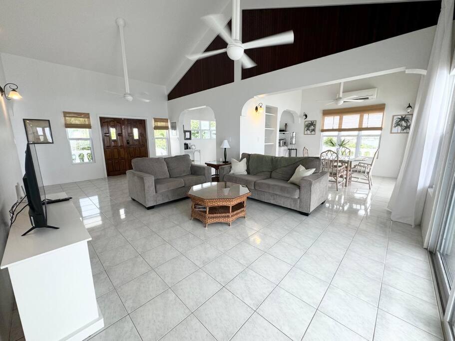 Villa photo 3