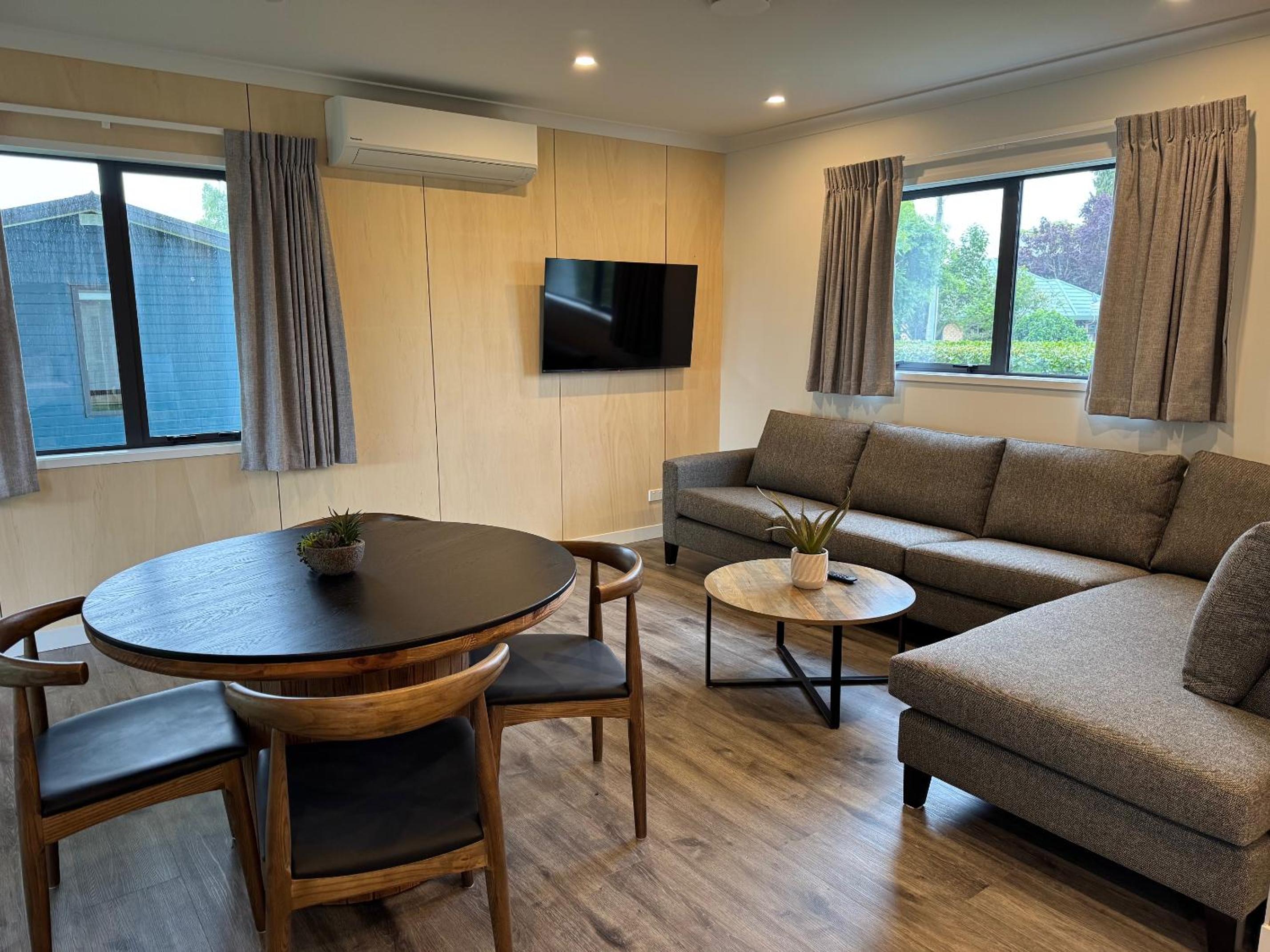 Deluxe Family Suite photo 3
