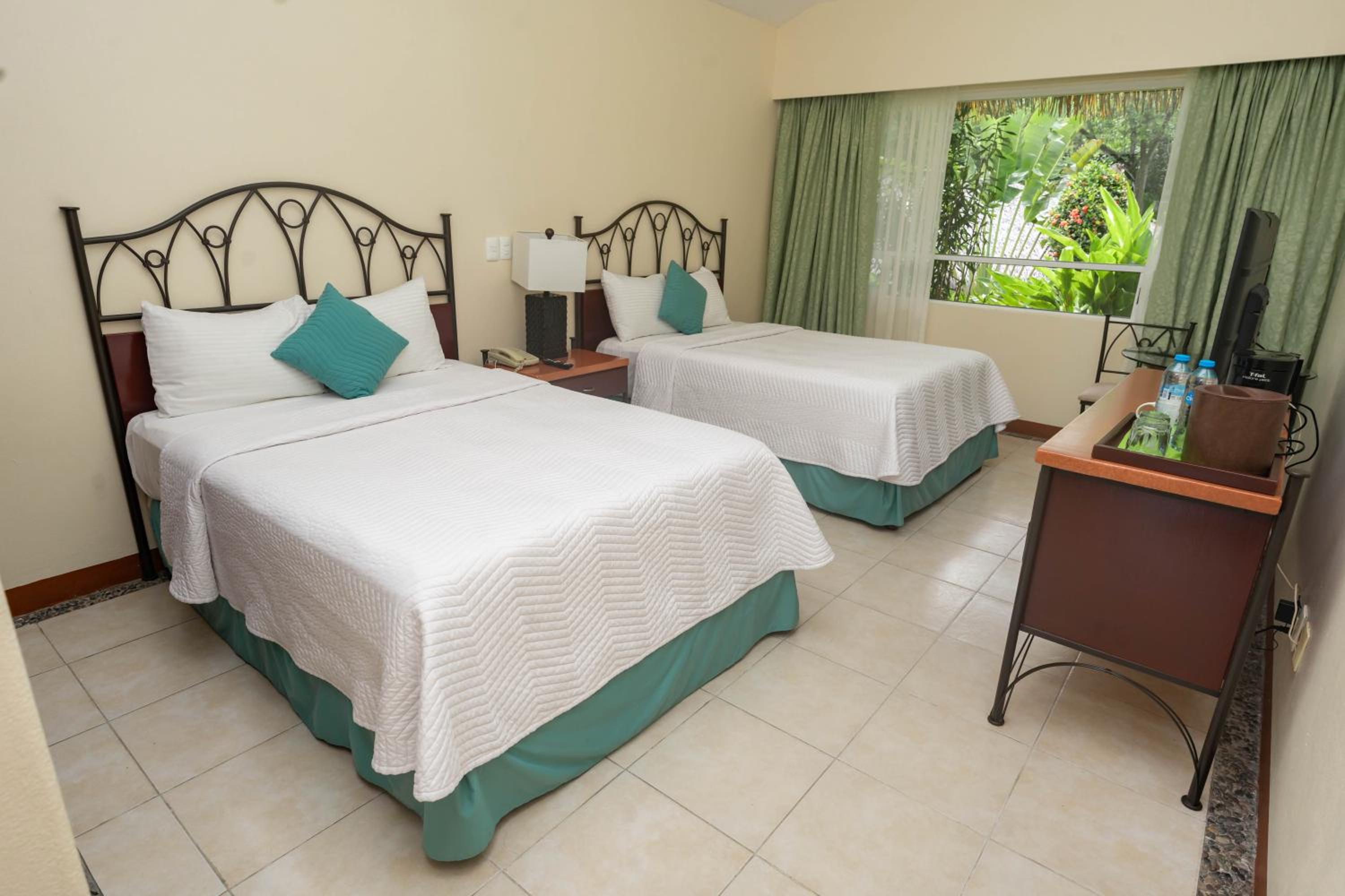 Double Room with Two Double Beds - Photo 1