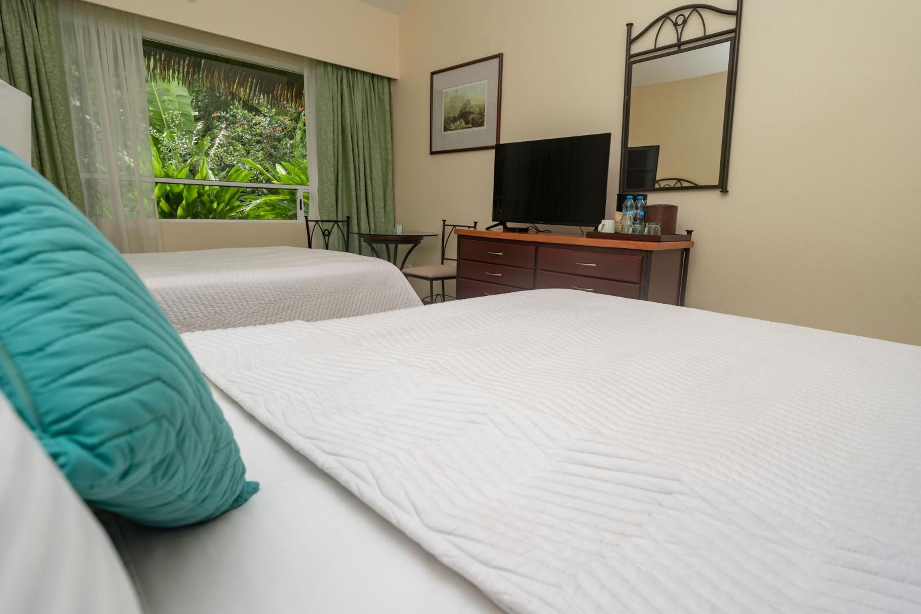 Double Room with Two Double Beds - Photo 7