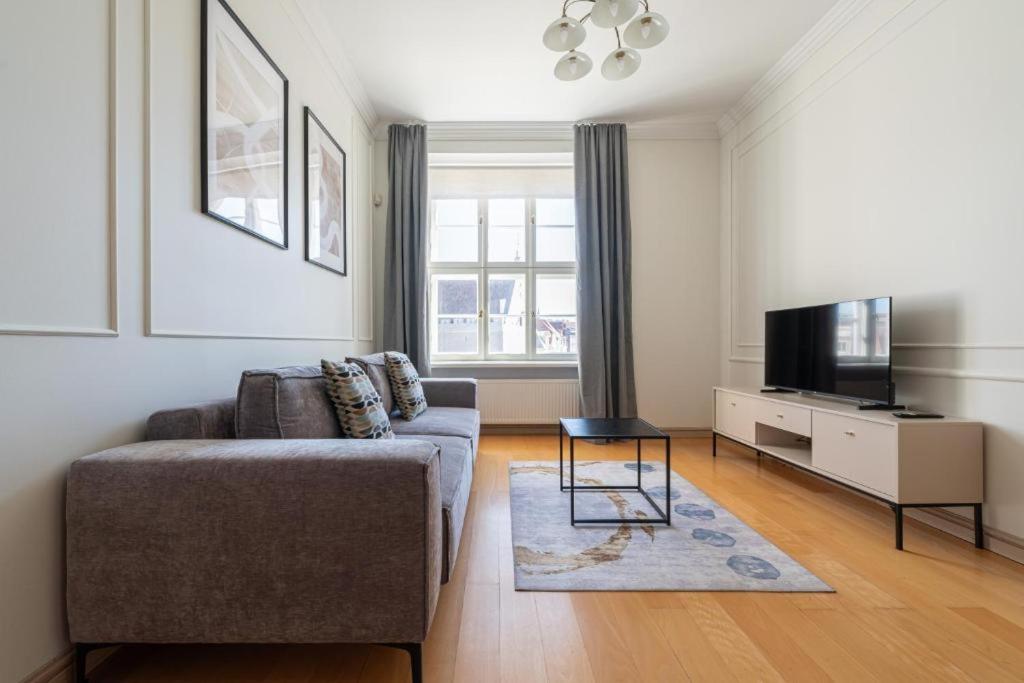 One-Bedroom Apartment with Town Hall view  photo 1