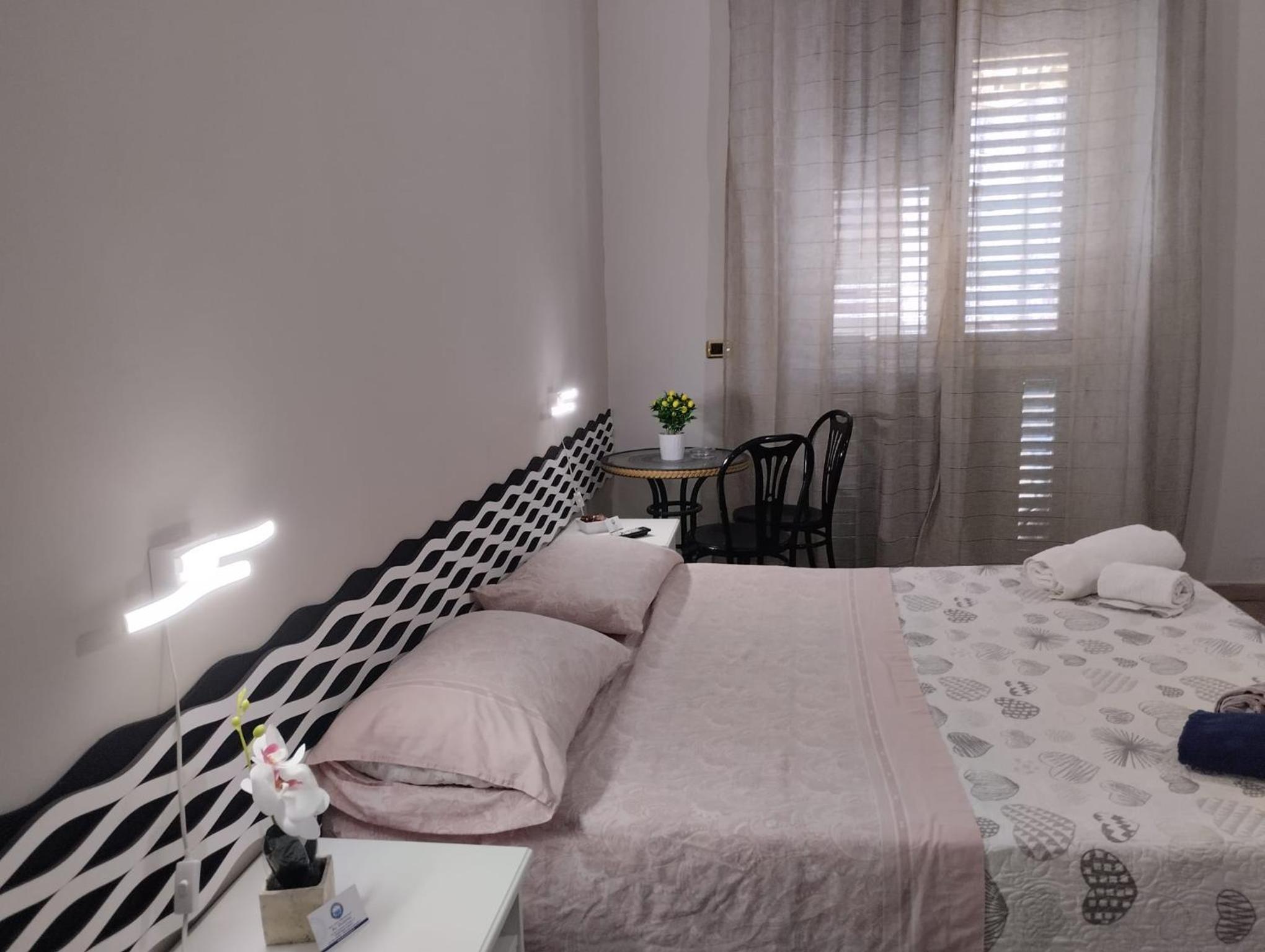Small Double Room photo 1