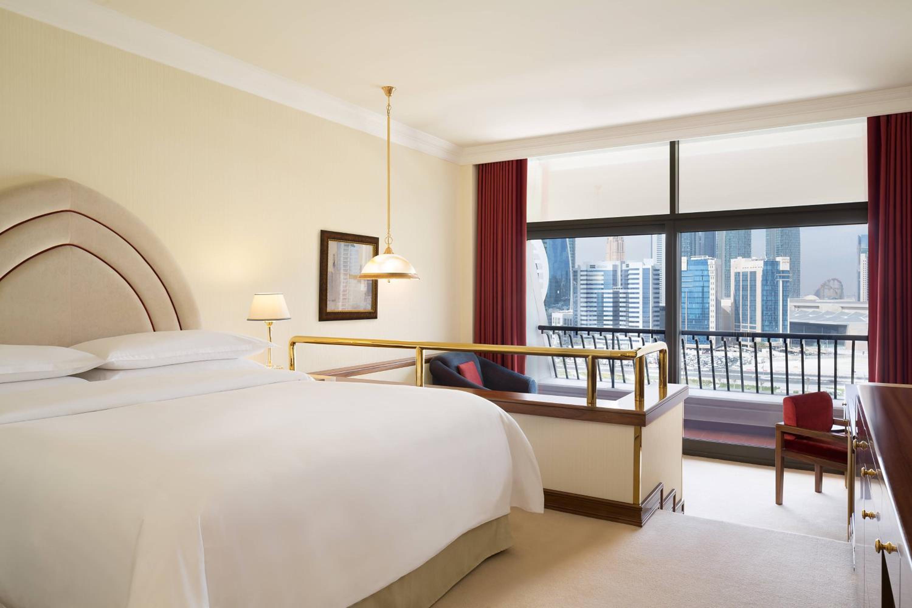 Deluxe King Room - Photo 10