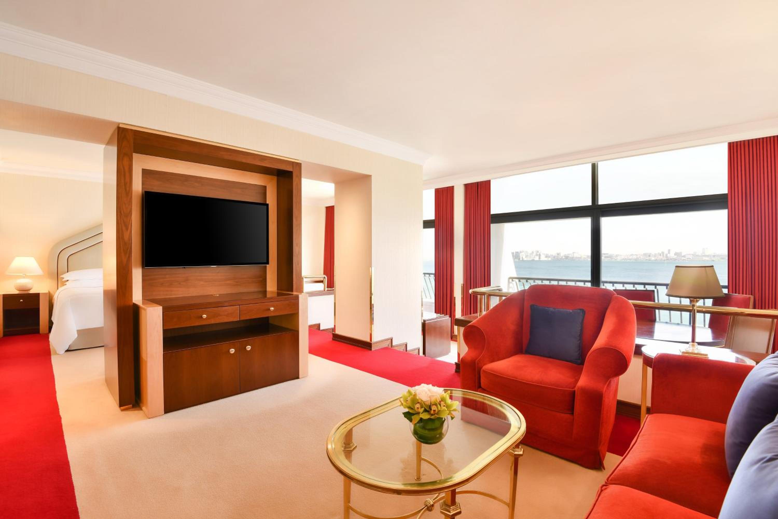 Executive Suite - Photo 19