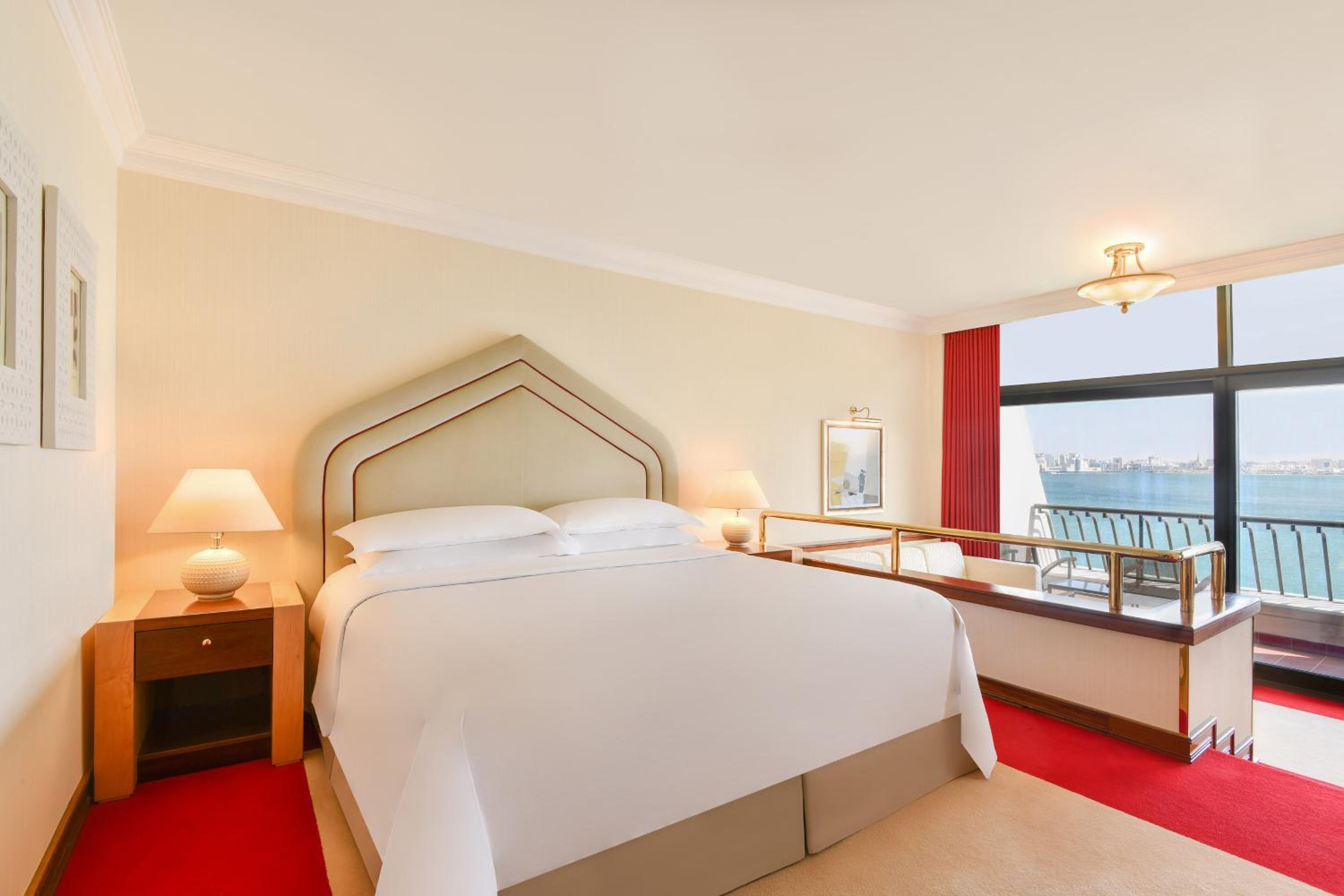 Executive Suite - Photo 2