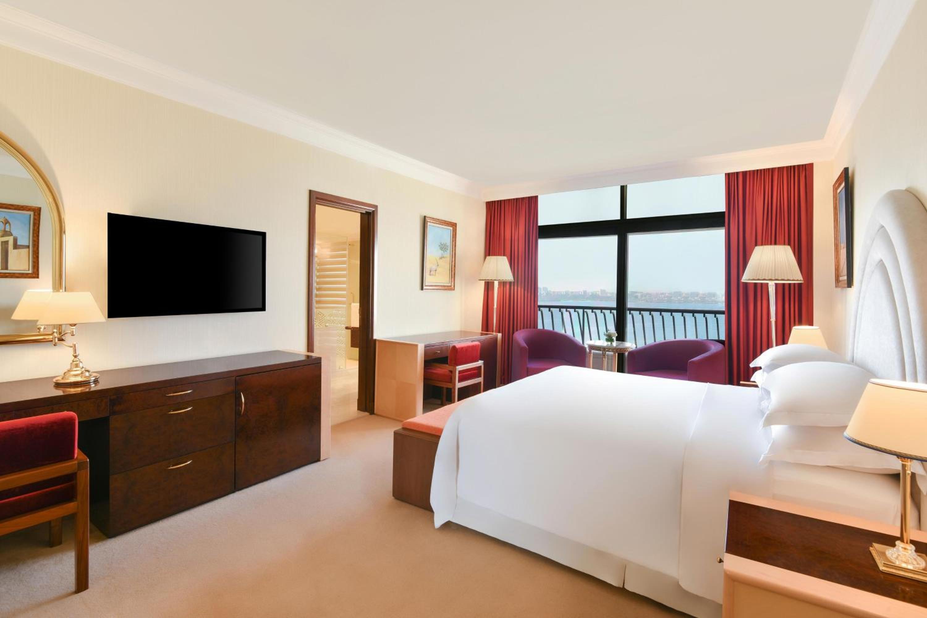 2 Bedroom Executive Suite, Sea view, Corner room, Balcony - Photo 5