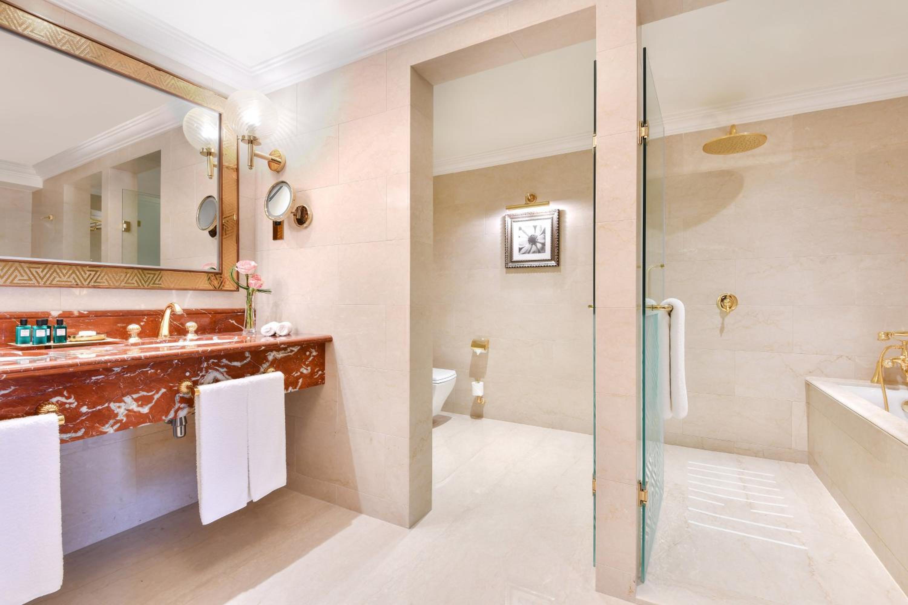 Executive Suite - Photo 4