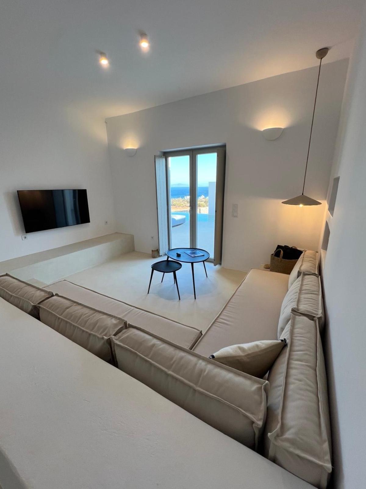 Three-Bedroom Villa photo 1