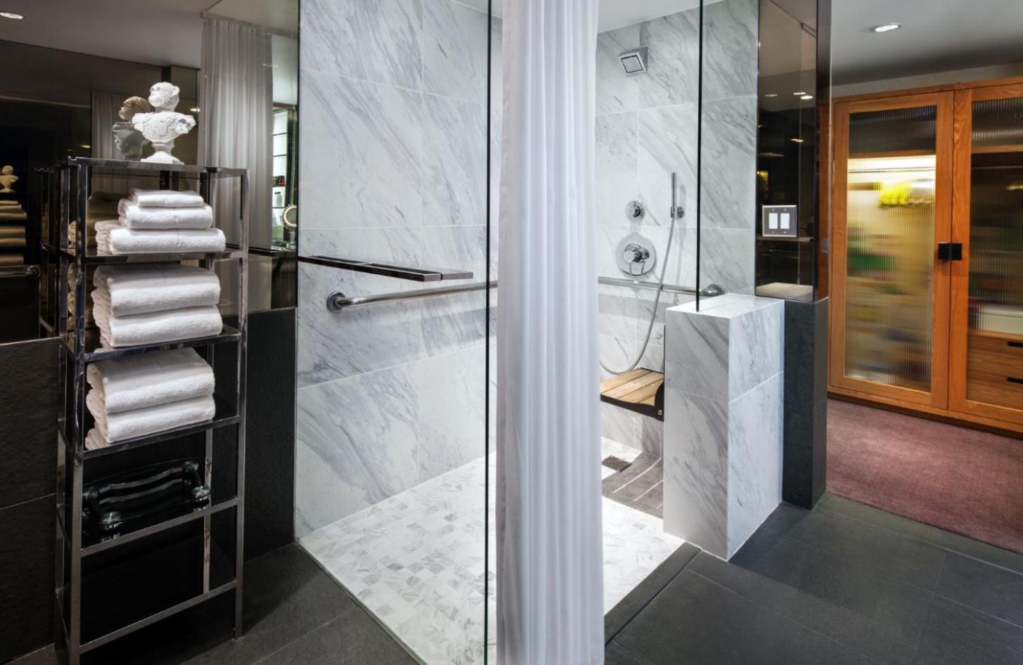 Superior Double Room with Two Double Beds and Roll-in Shower - Mobility and Hearing Accessible thumbnail 5