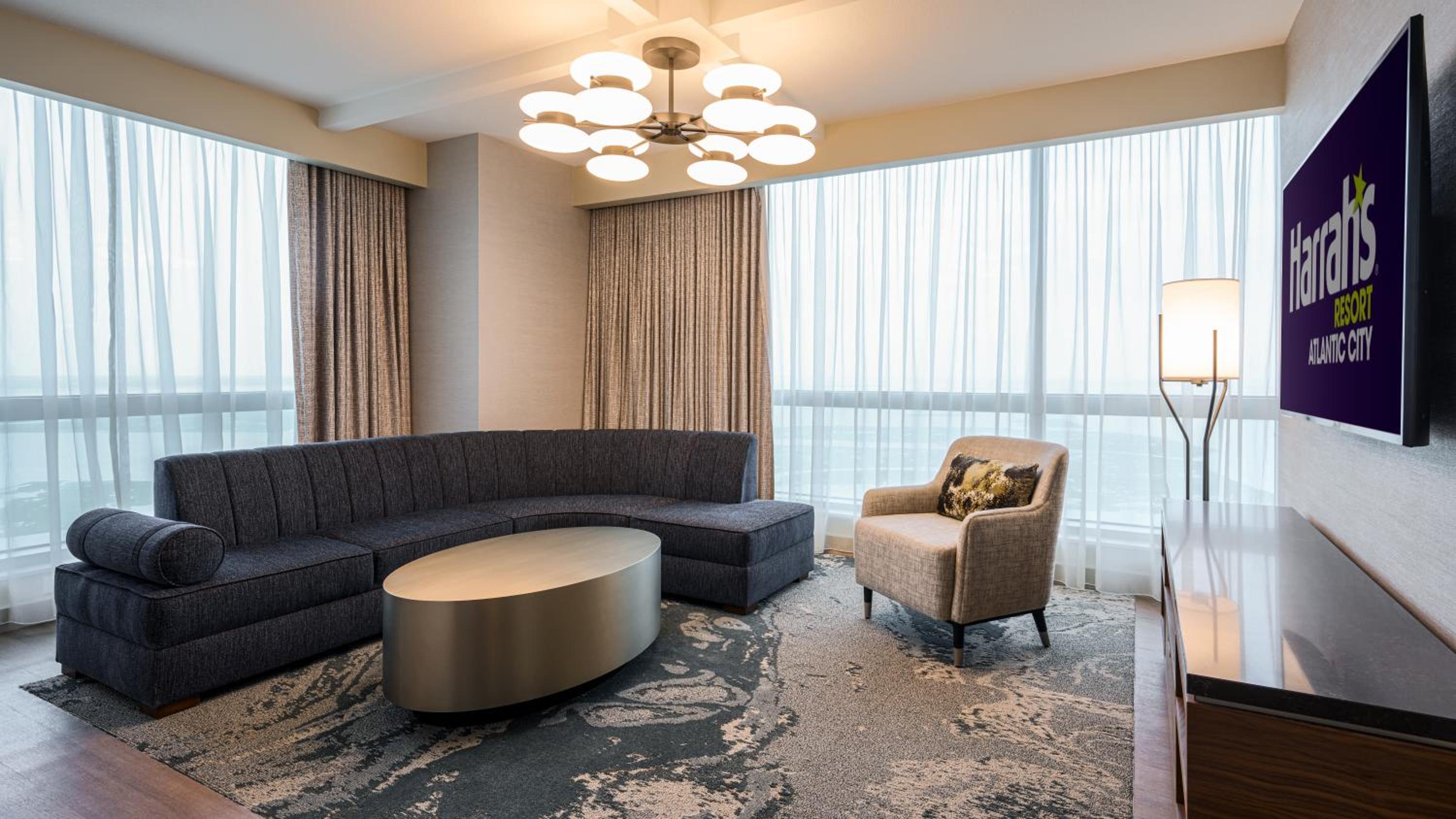 Waterfront Tower Modern Suite King Non-Smoking - Photo 1
