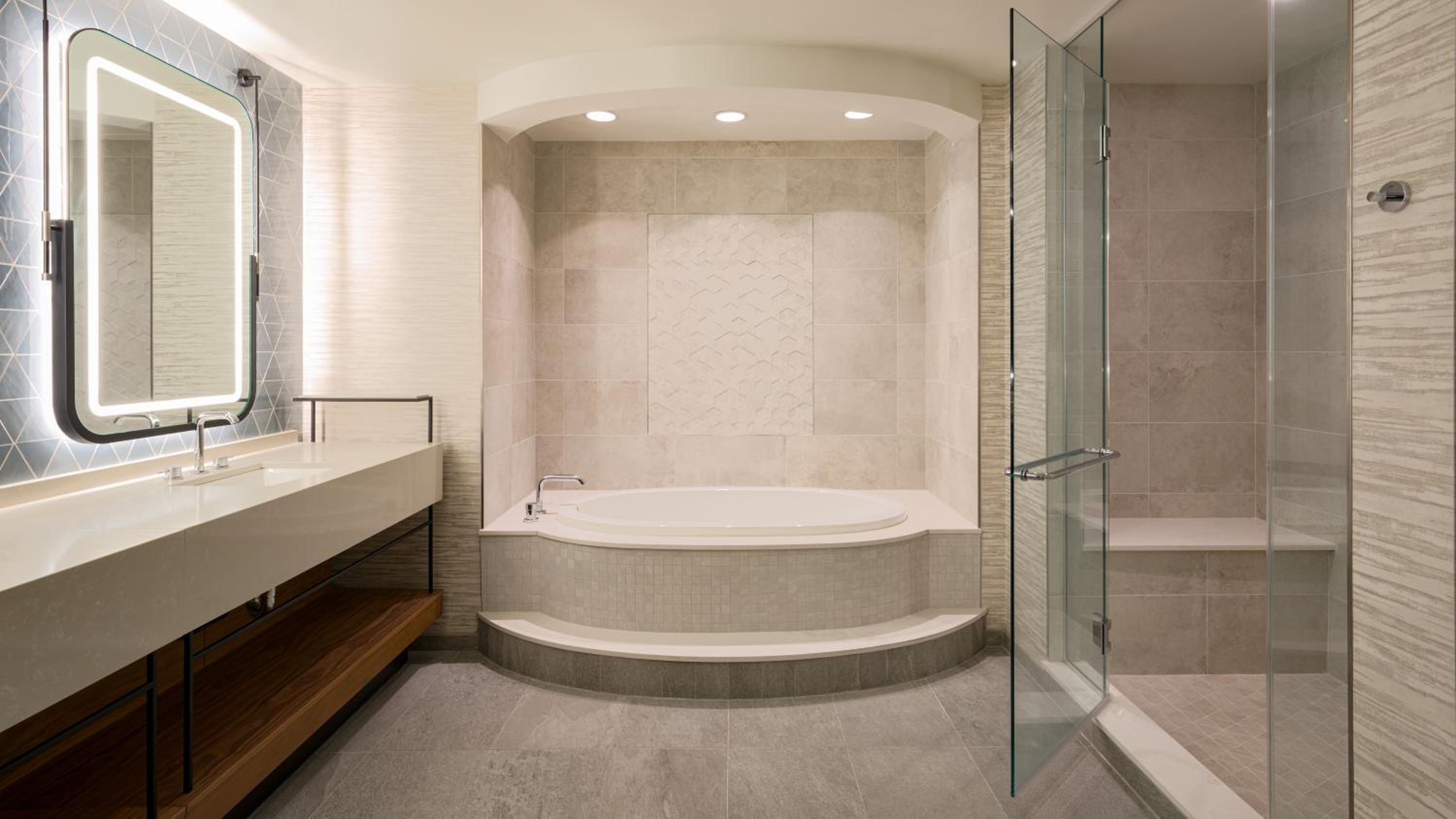 Waterfront Tower East Suite King Non-Smoking - Photo 6