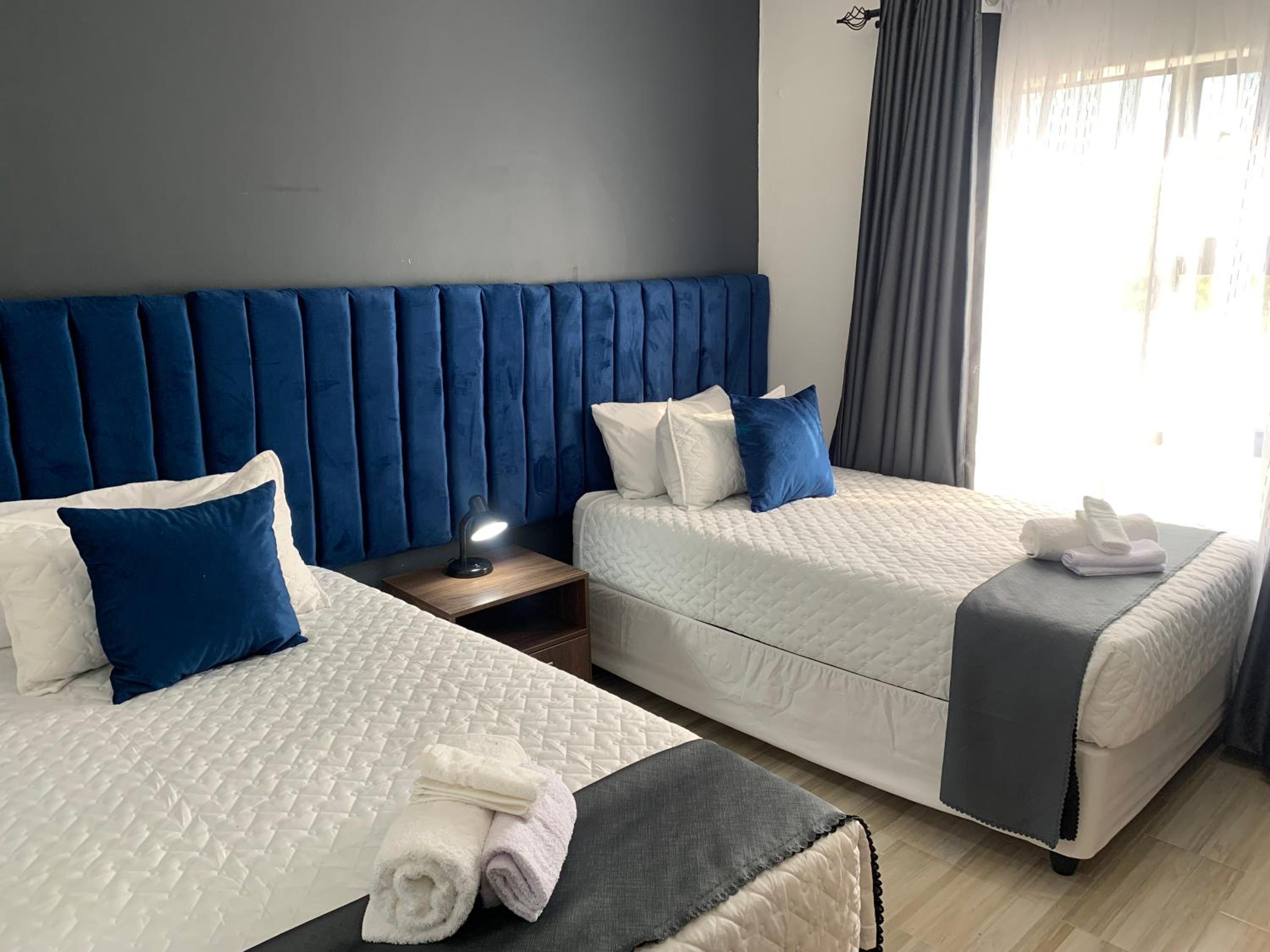 Deluxe Family Suite photo 3