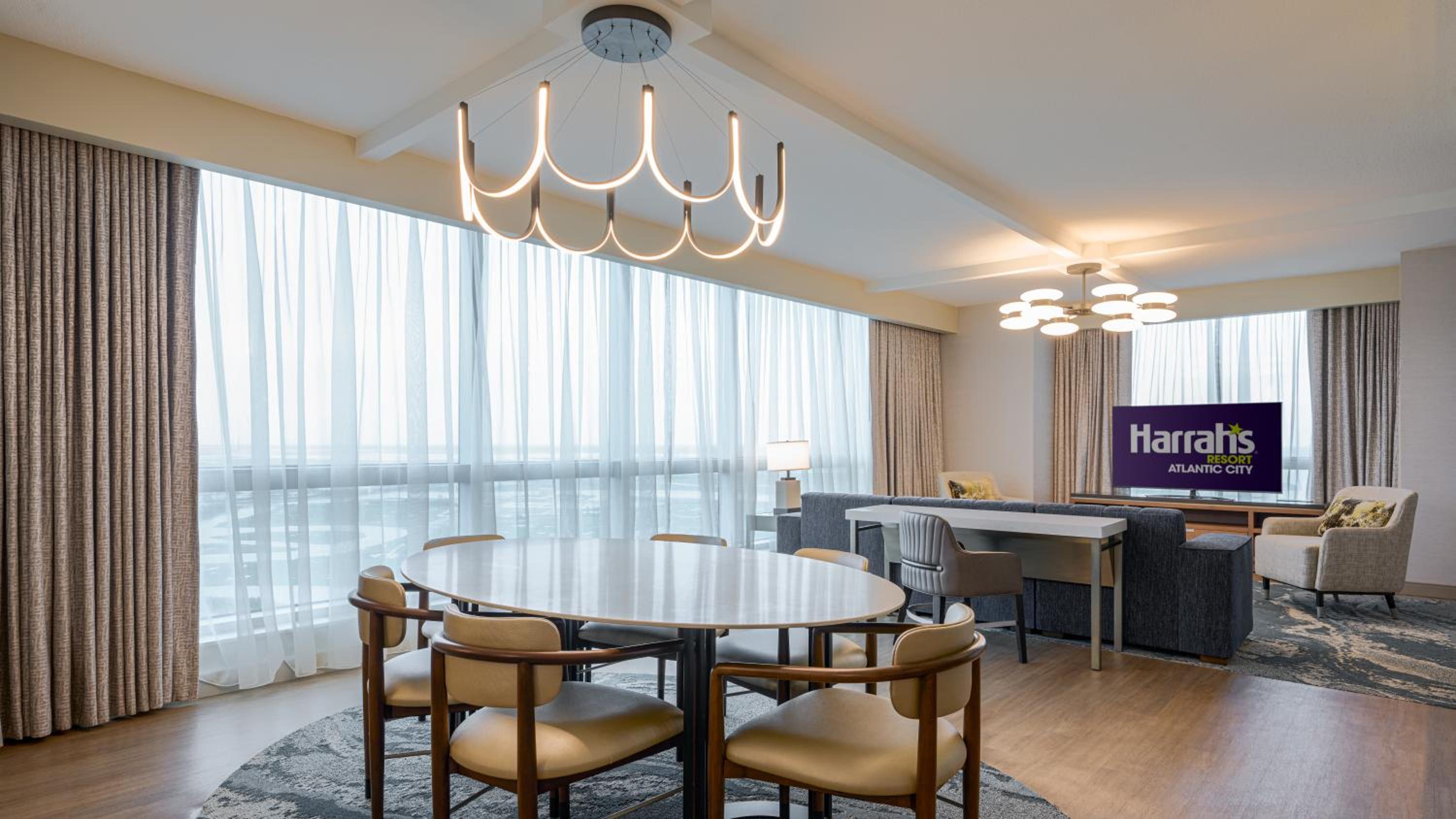 Waterfront Tower East Suite King Non-Smoking - Photo 2