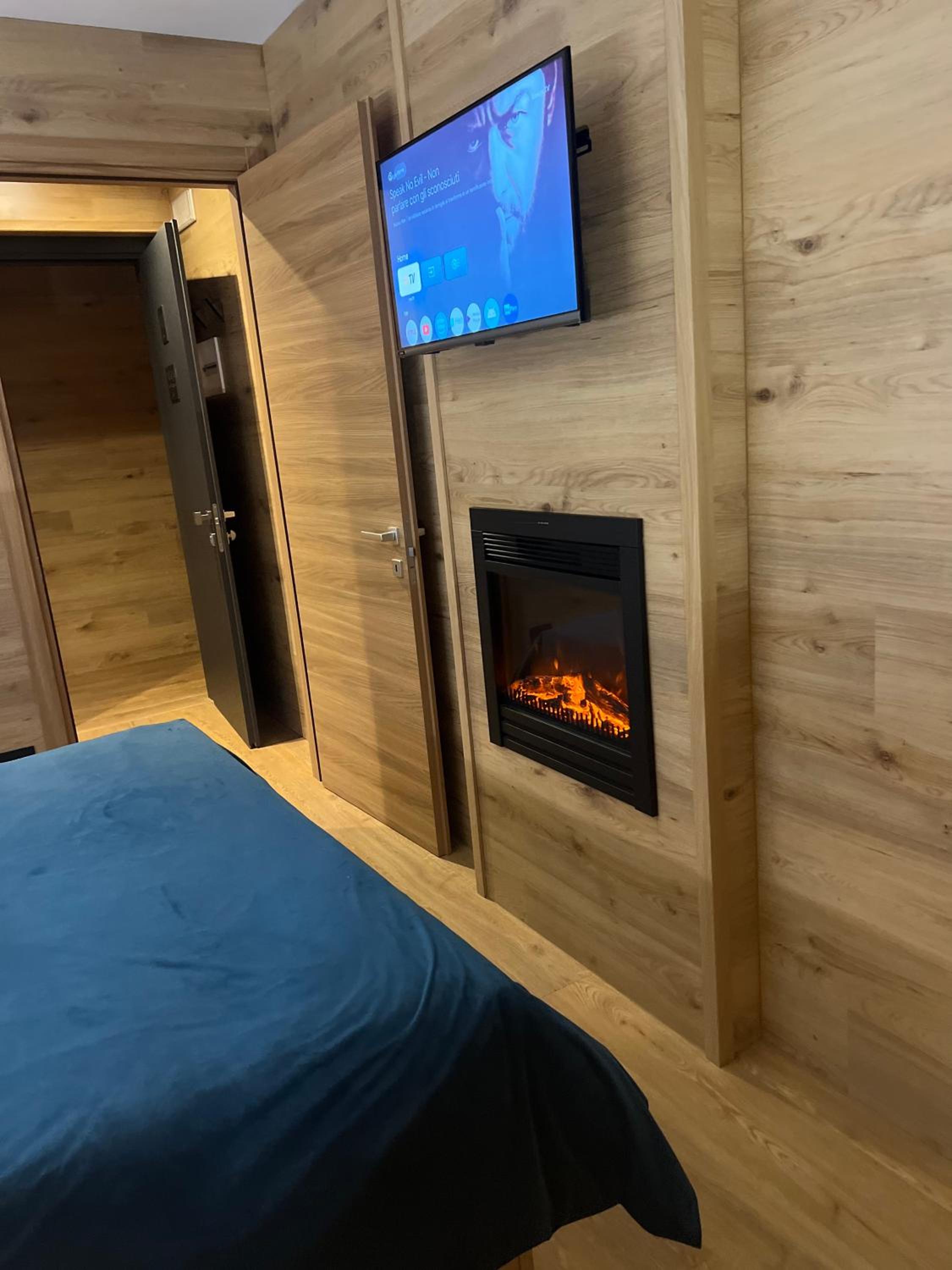 Deluxe Suite with Spa Bath photo 2