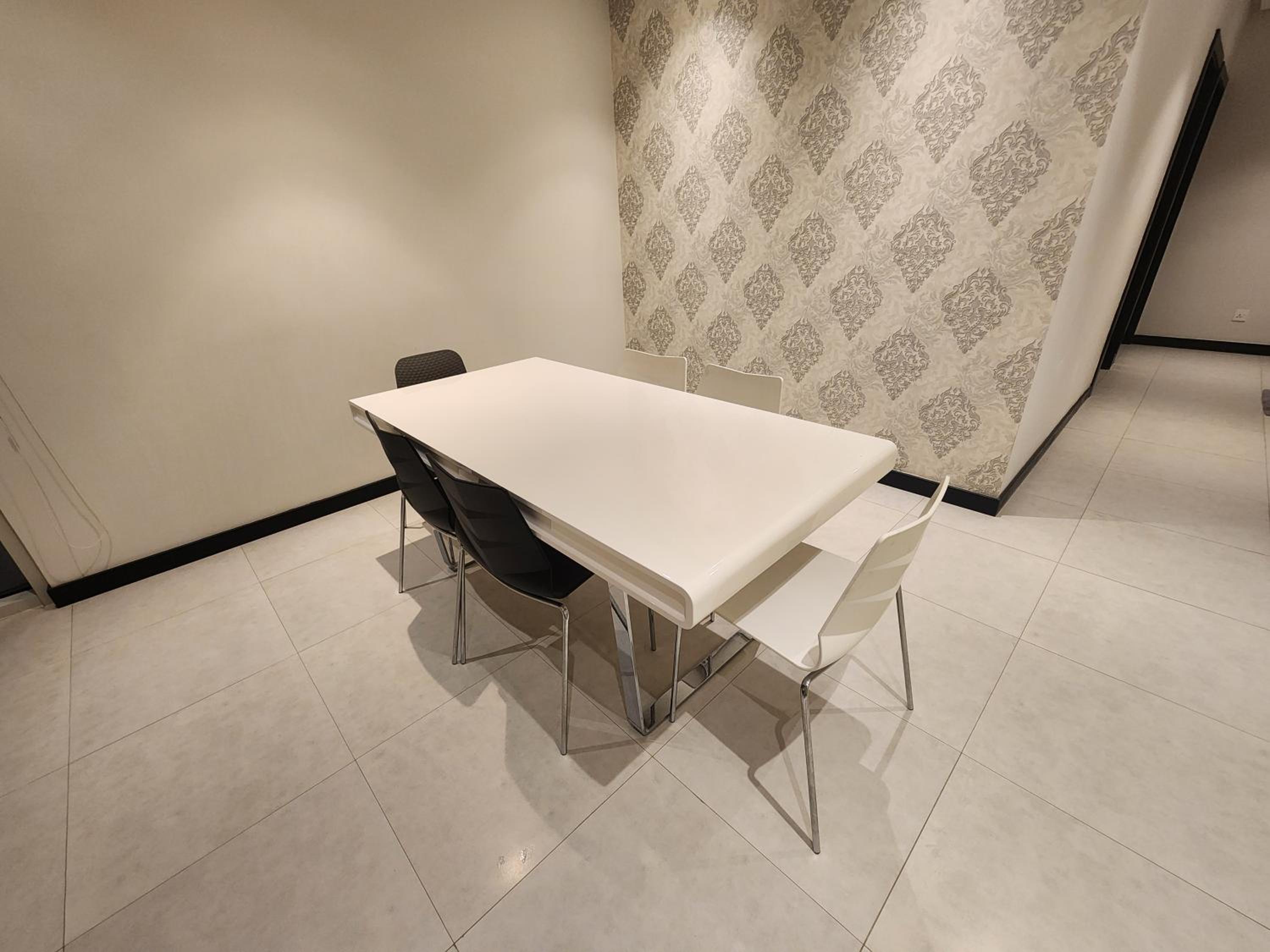 Three-Bedroom Premium Apartment with Balcony photo 2