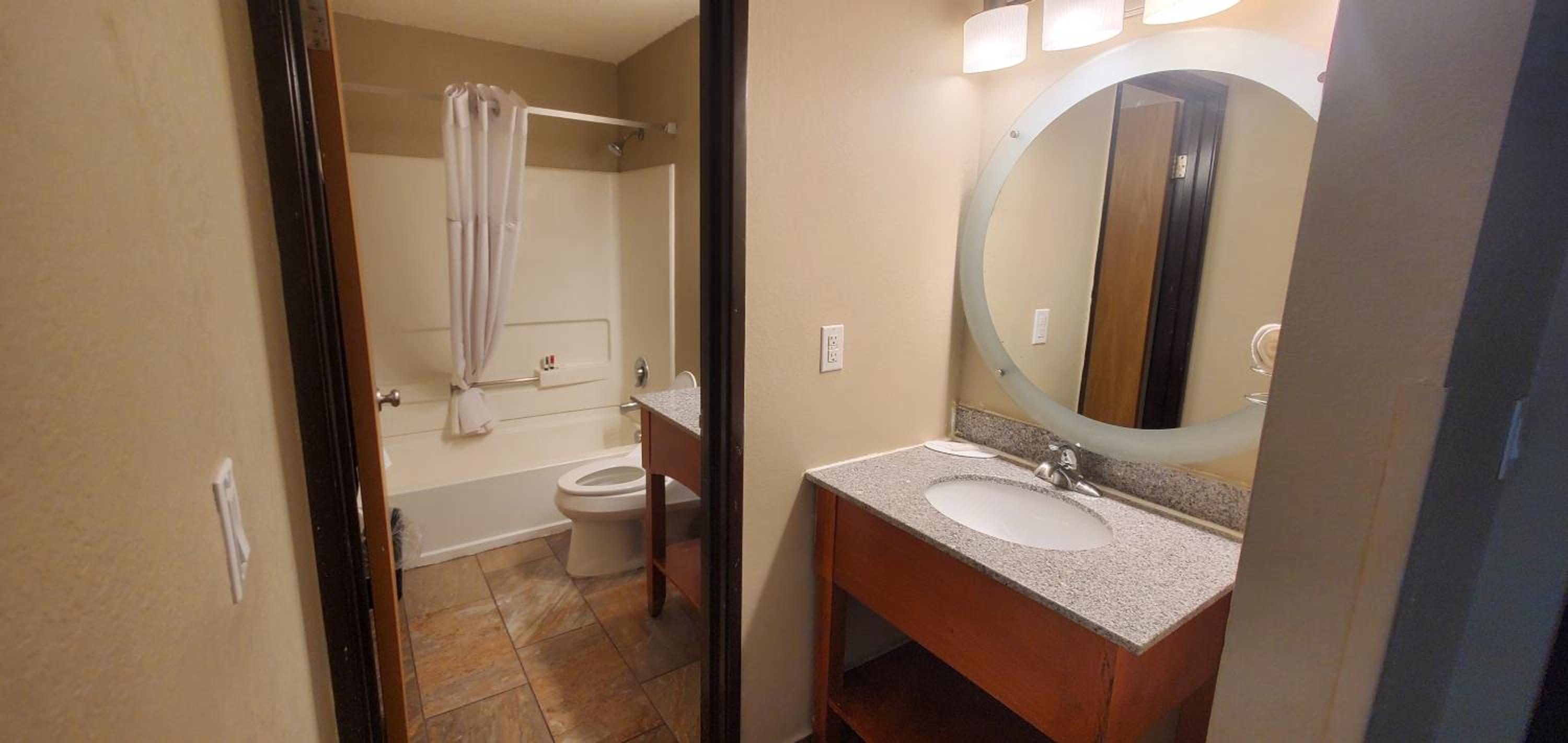 King Studio Suite - Non-Smoking - Photo 4