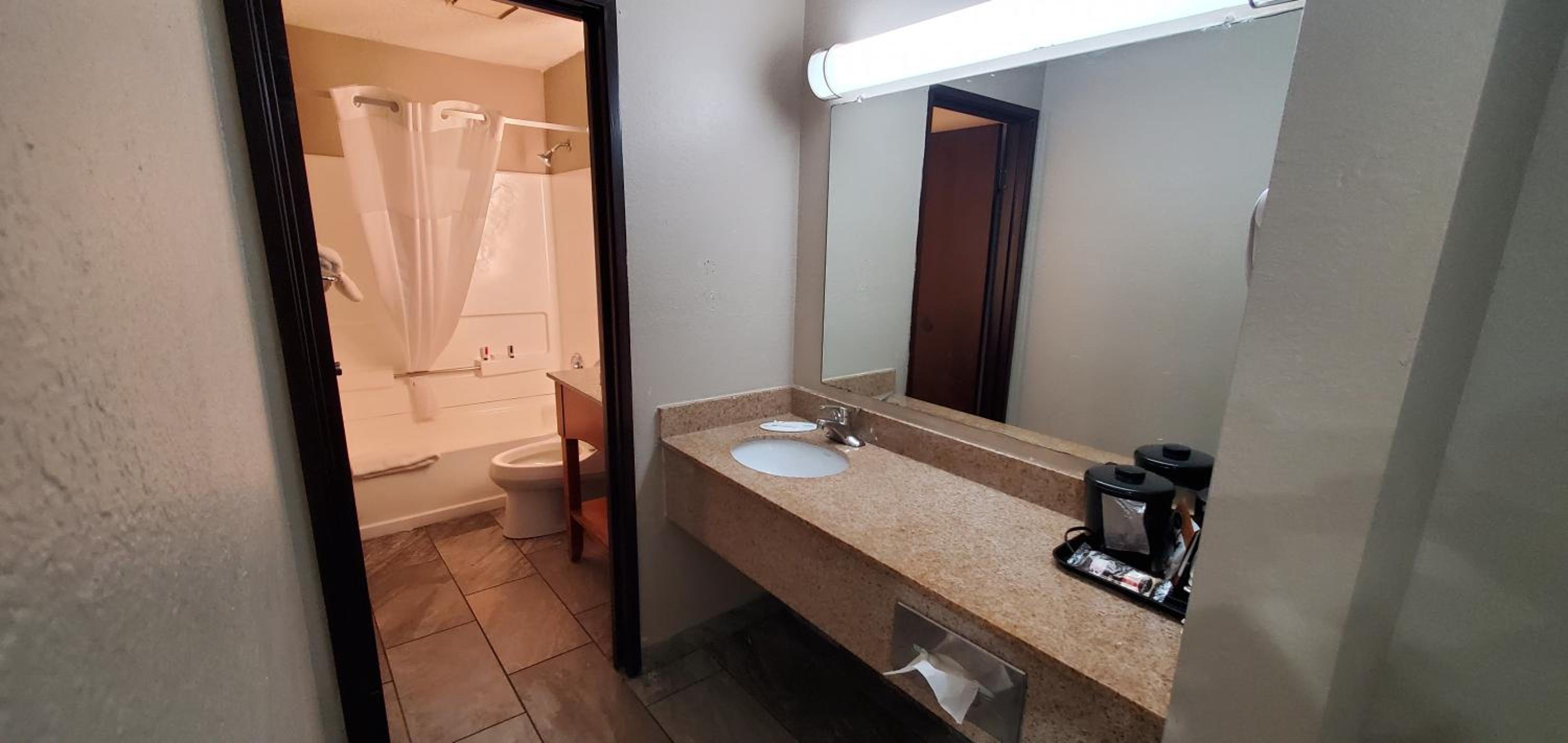 Deluxe King Studio Suite - Non-Smoking - Photo 4