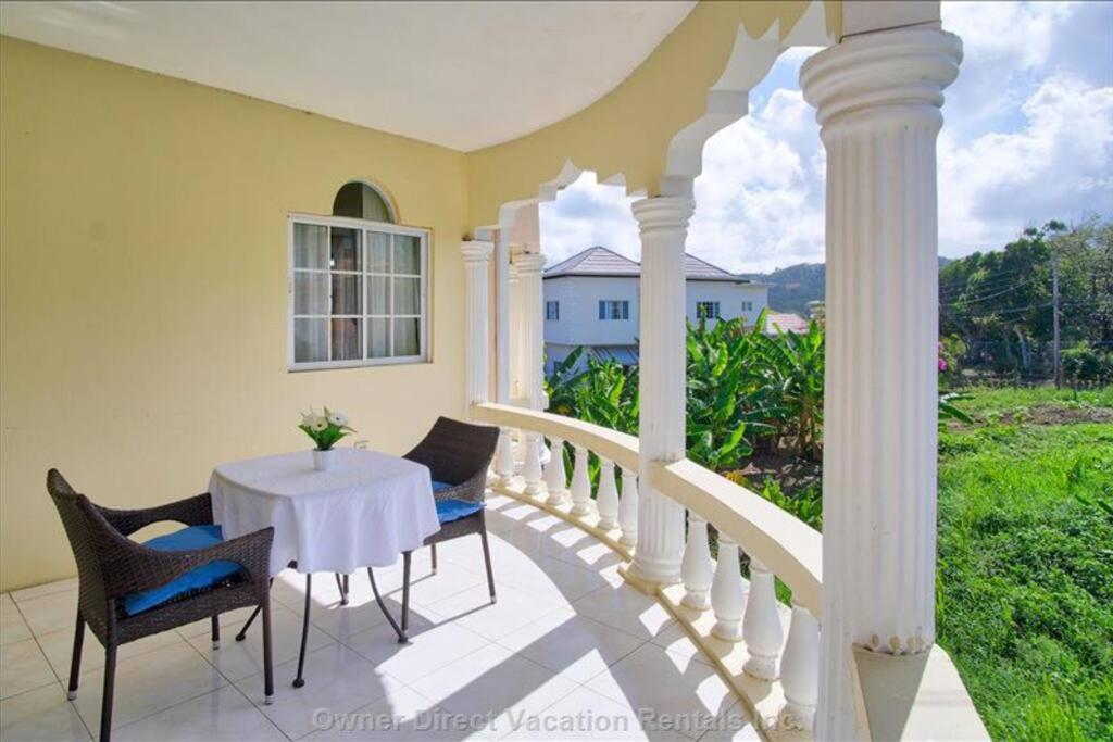 Villa photo 2