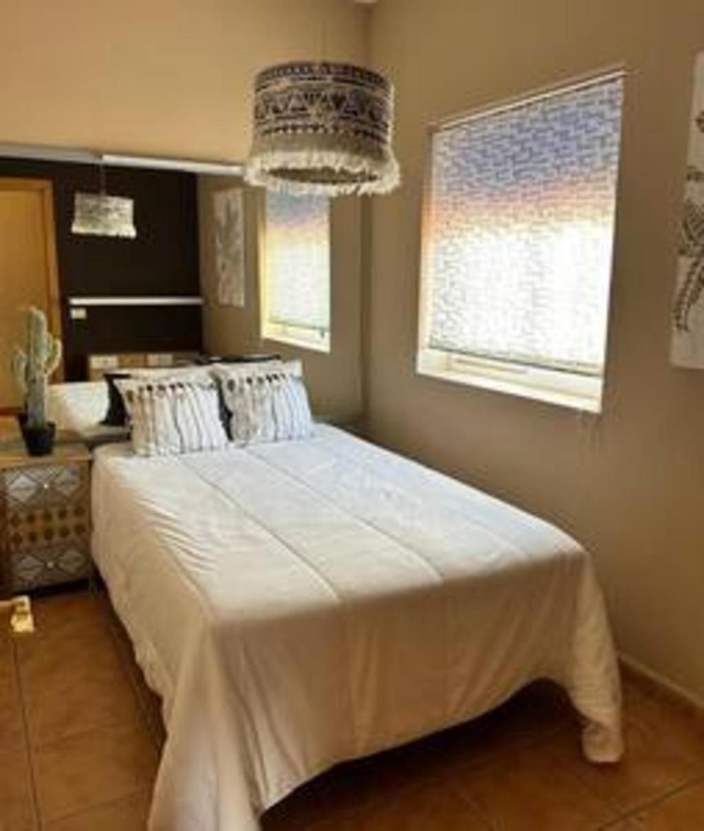 Three-Bedroom House photo 3