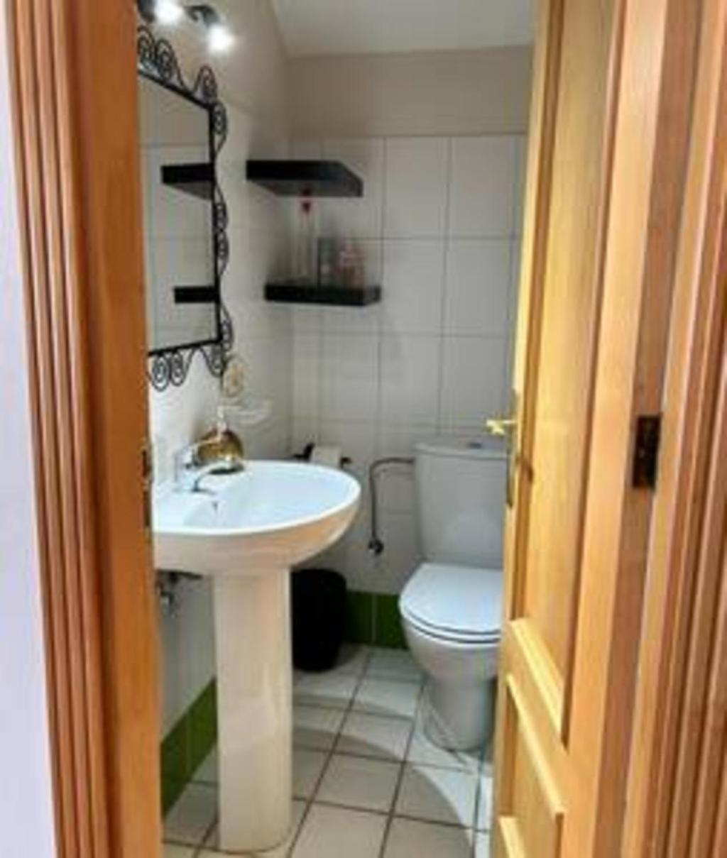 Three-Bedroom House photo 2