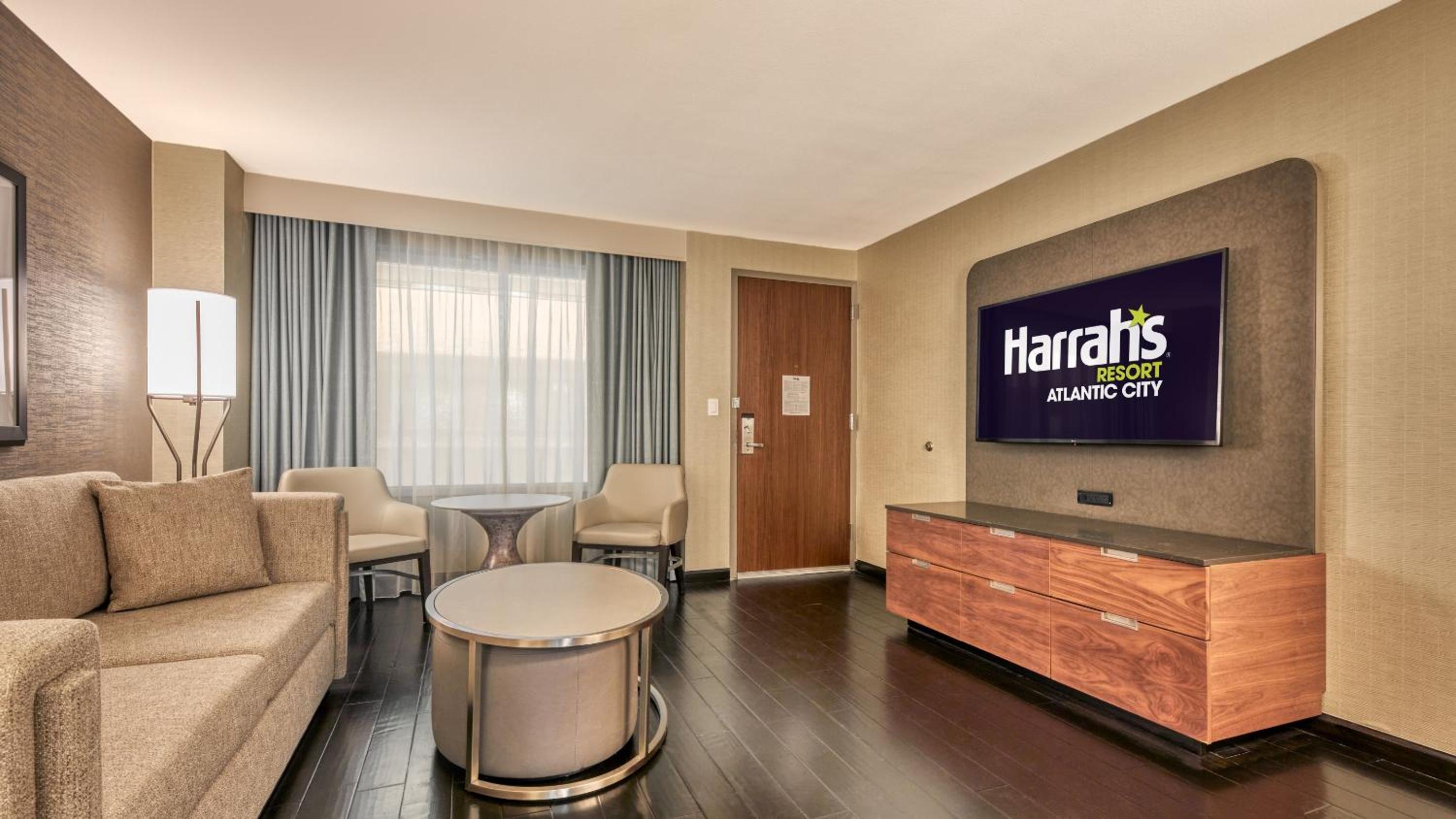 Newly Renovated Atrium Tower Suite, 1 King, Non-Smoking	 - Photo 1