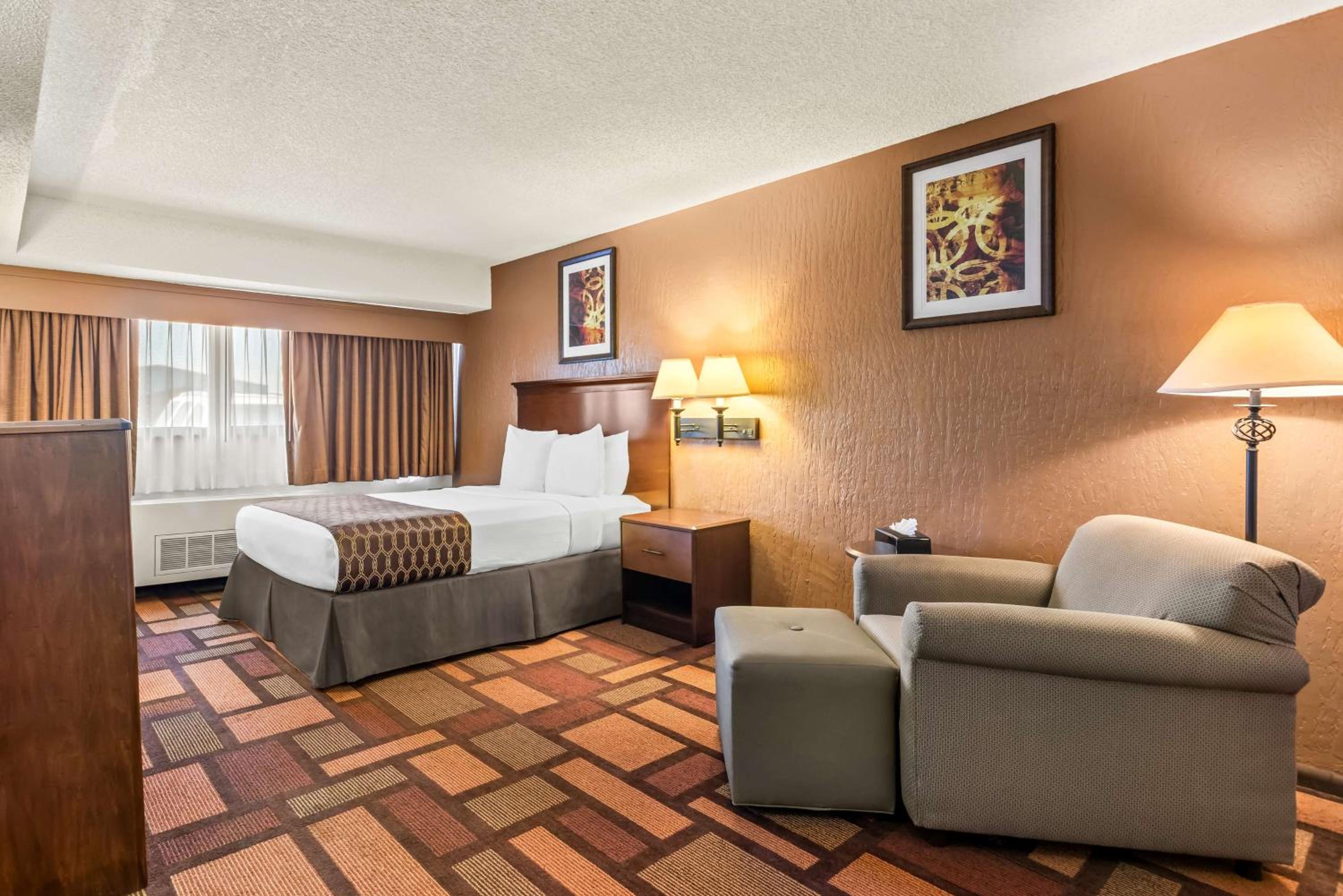 King Room - Non-Smoking - Photo 1