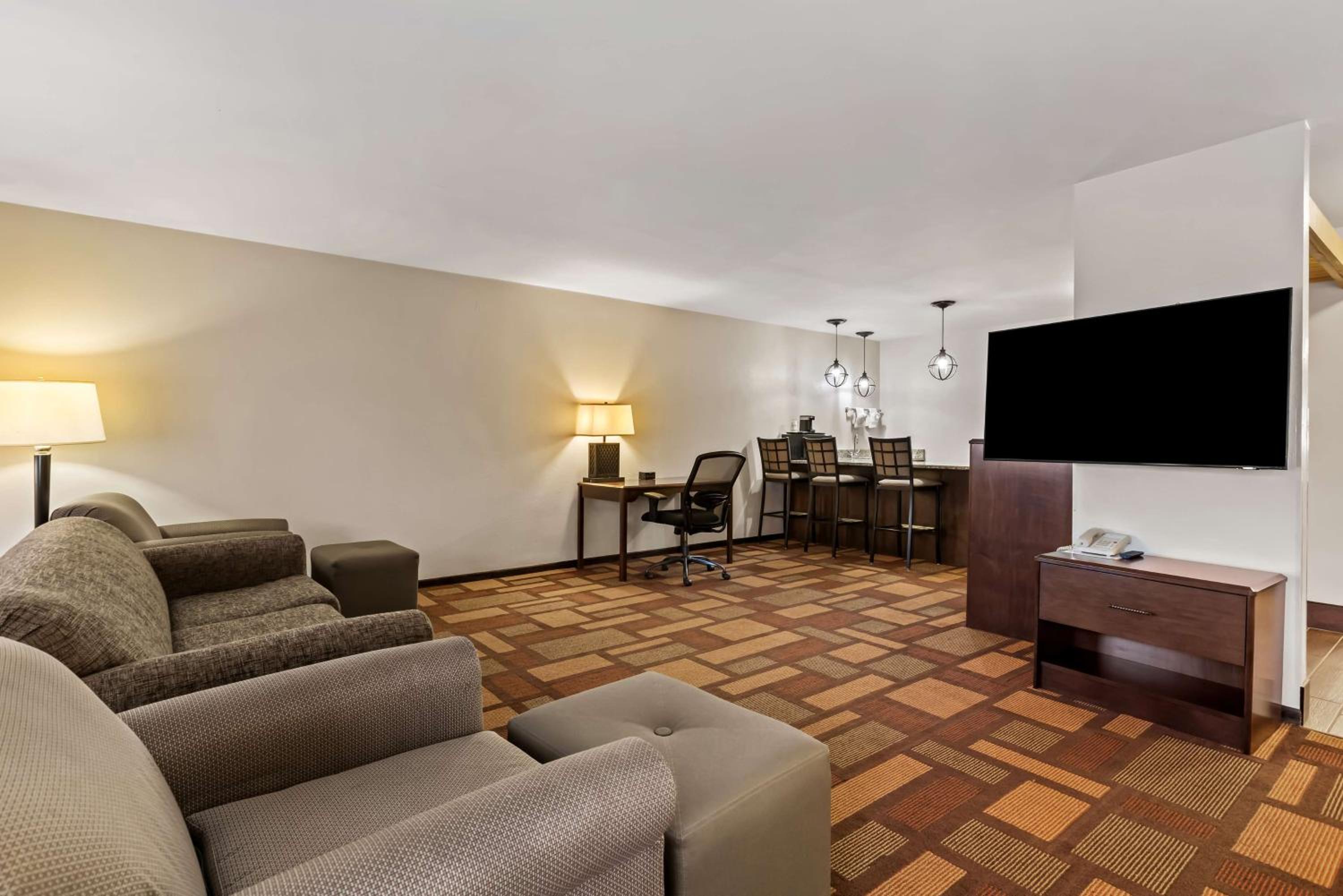 Queen Suite with Two Queen Beds, Sofa Bed and Separate Living Area - Non-Smoking - Photo 5