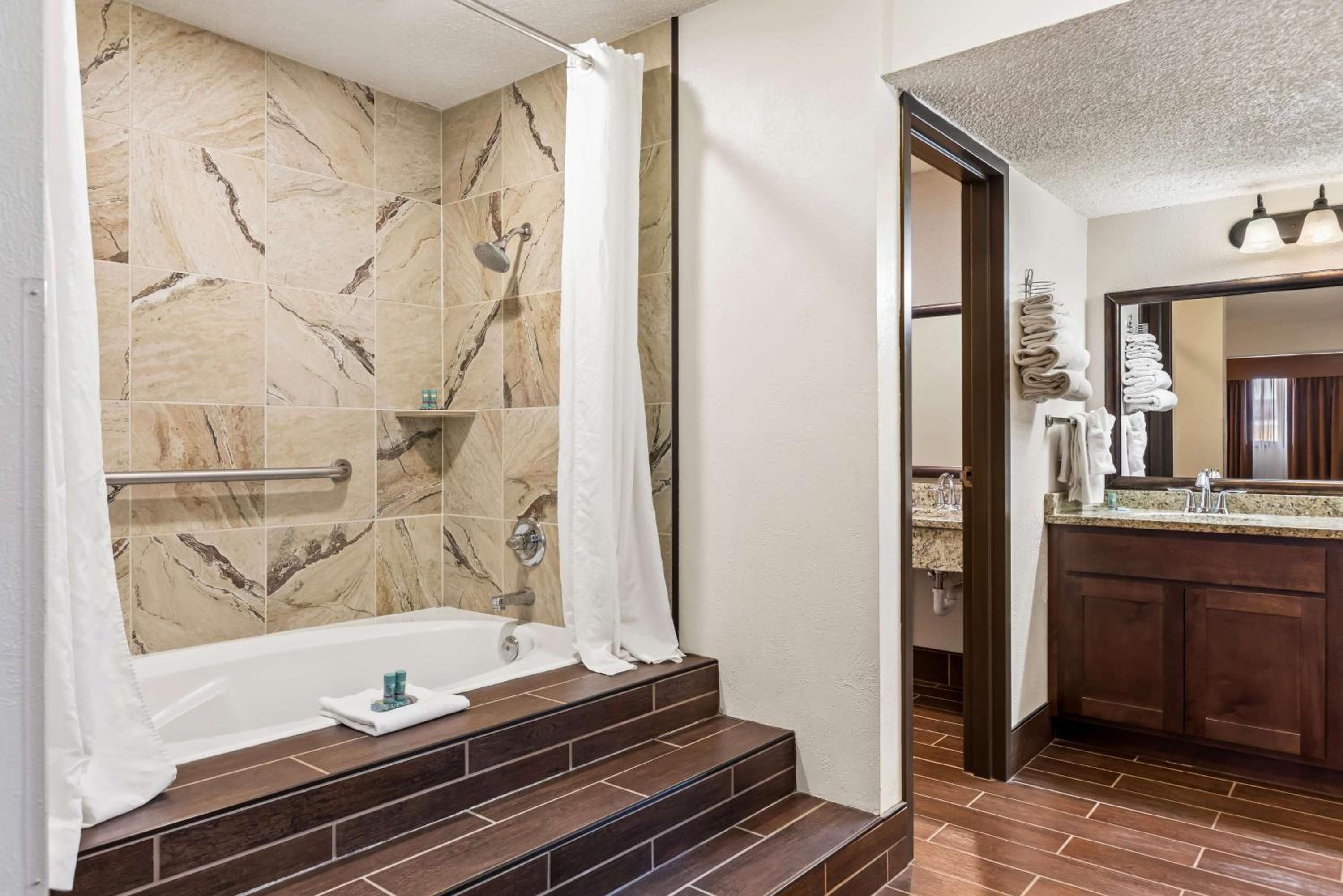 King Suite - Photo 5