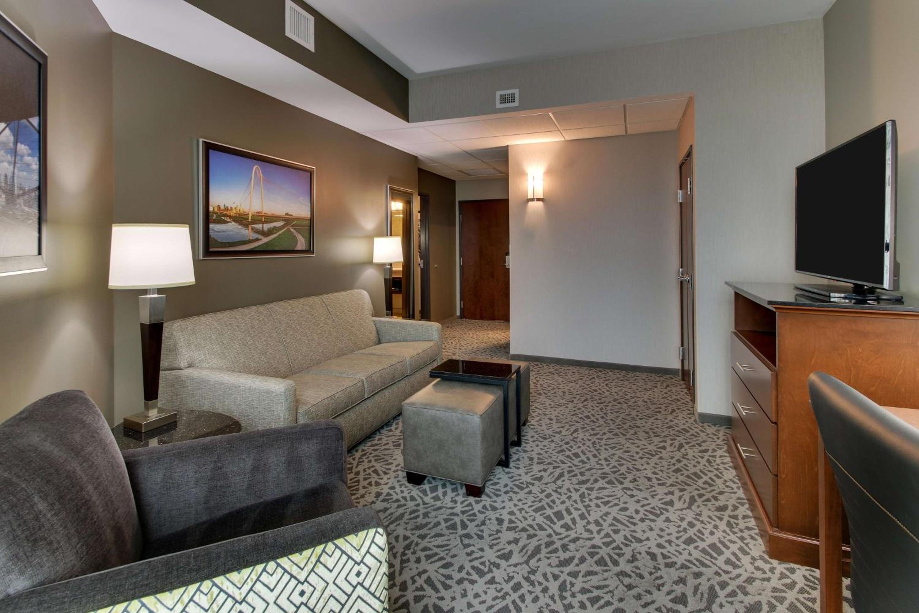 King Suite with Sofa Bed - Hearing Accessible photo 3