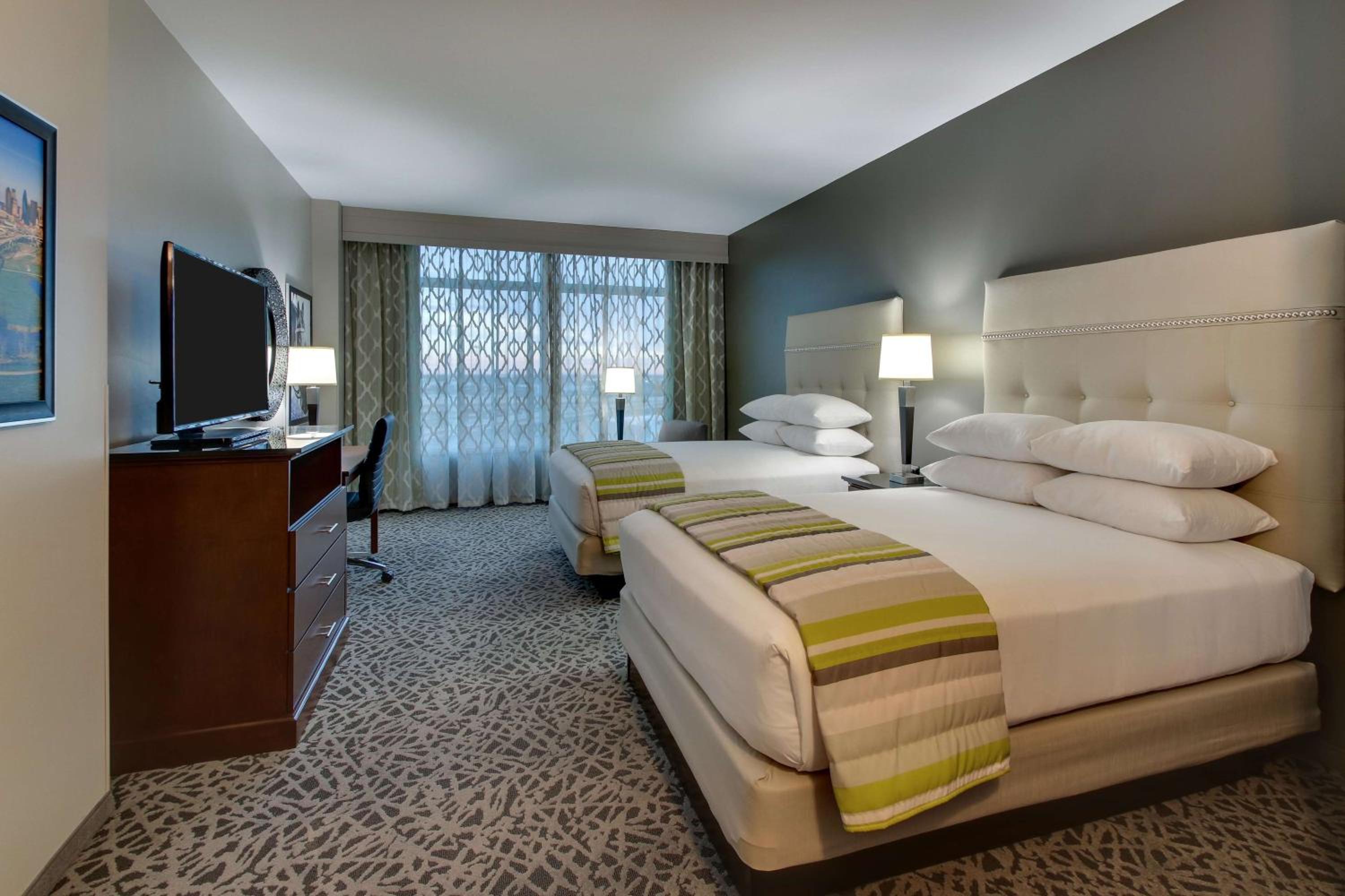 Superior Queen Room with Two Queen Beds -  Hearing Accessible, Roll-in Shower photo 1