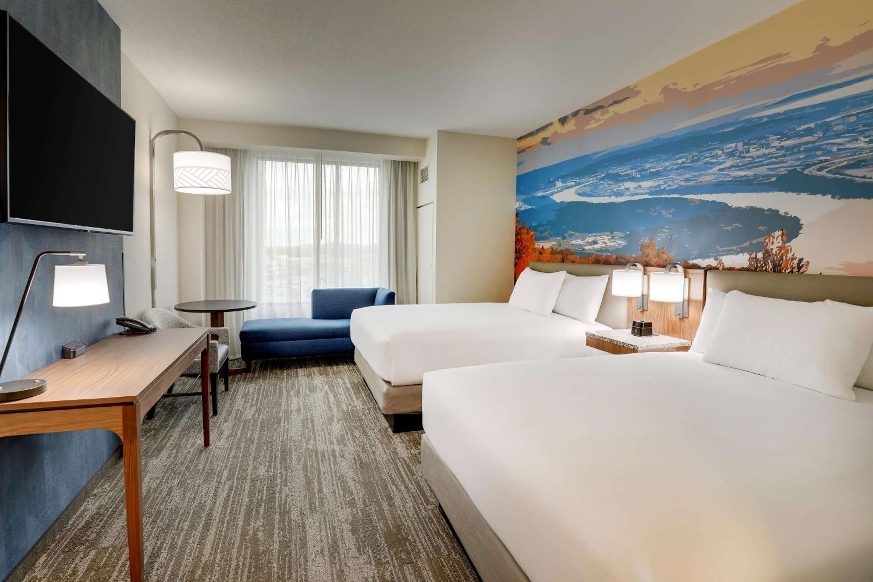Upper Floor 2 Queen Beds - Accessible, Tub photo 3
