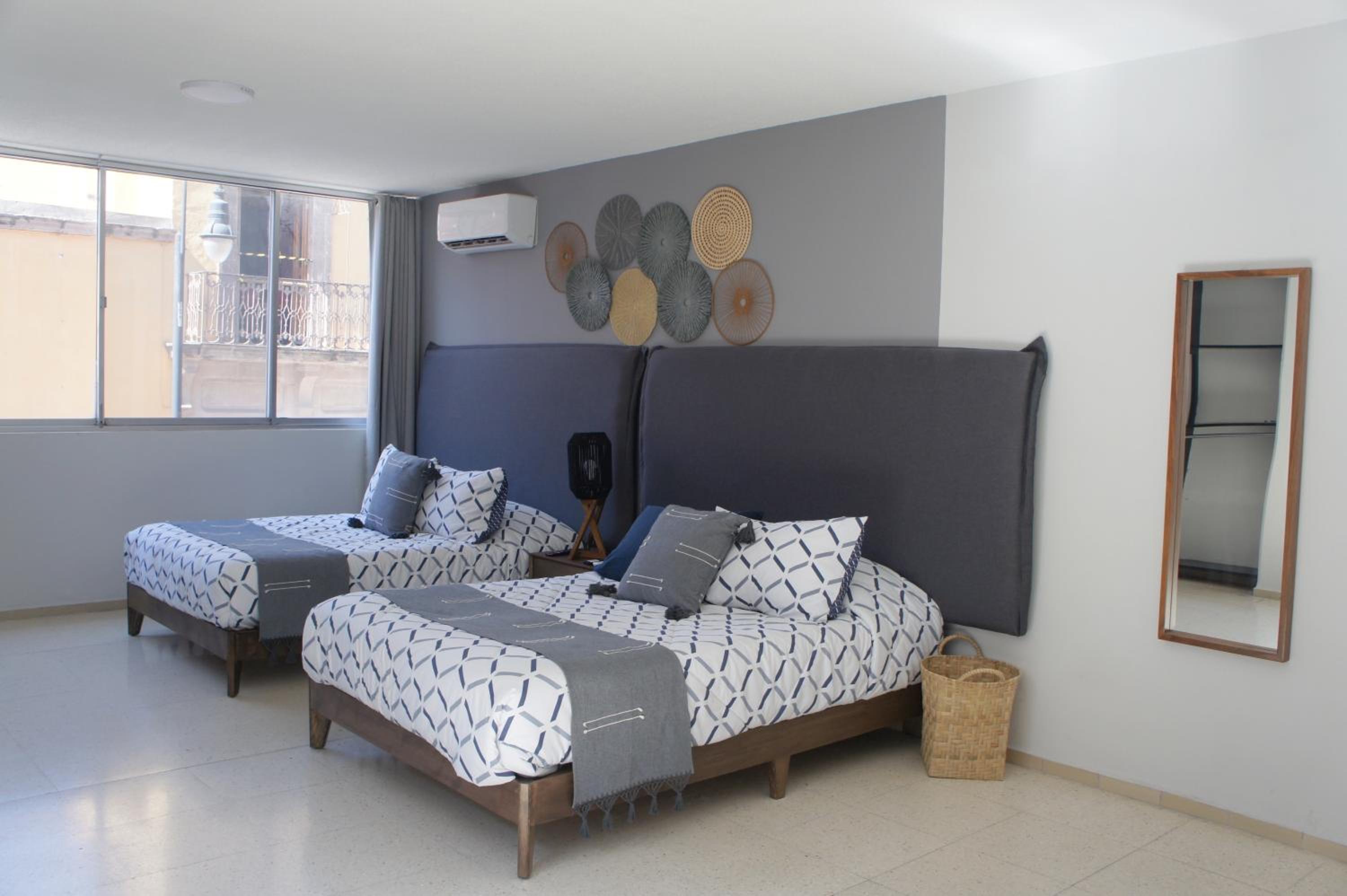 Deluxe One-Bedroom Apartment with City View photo 3