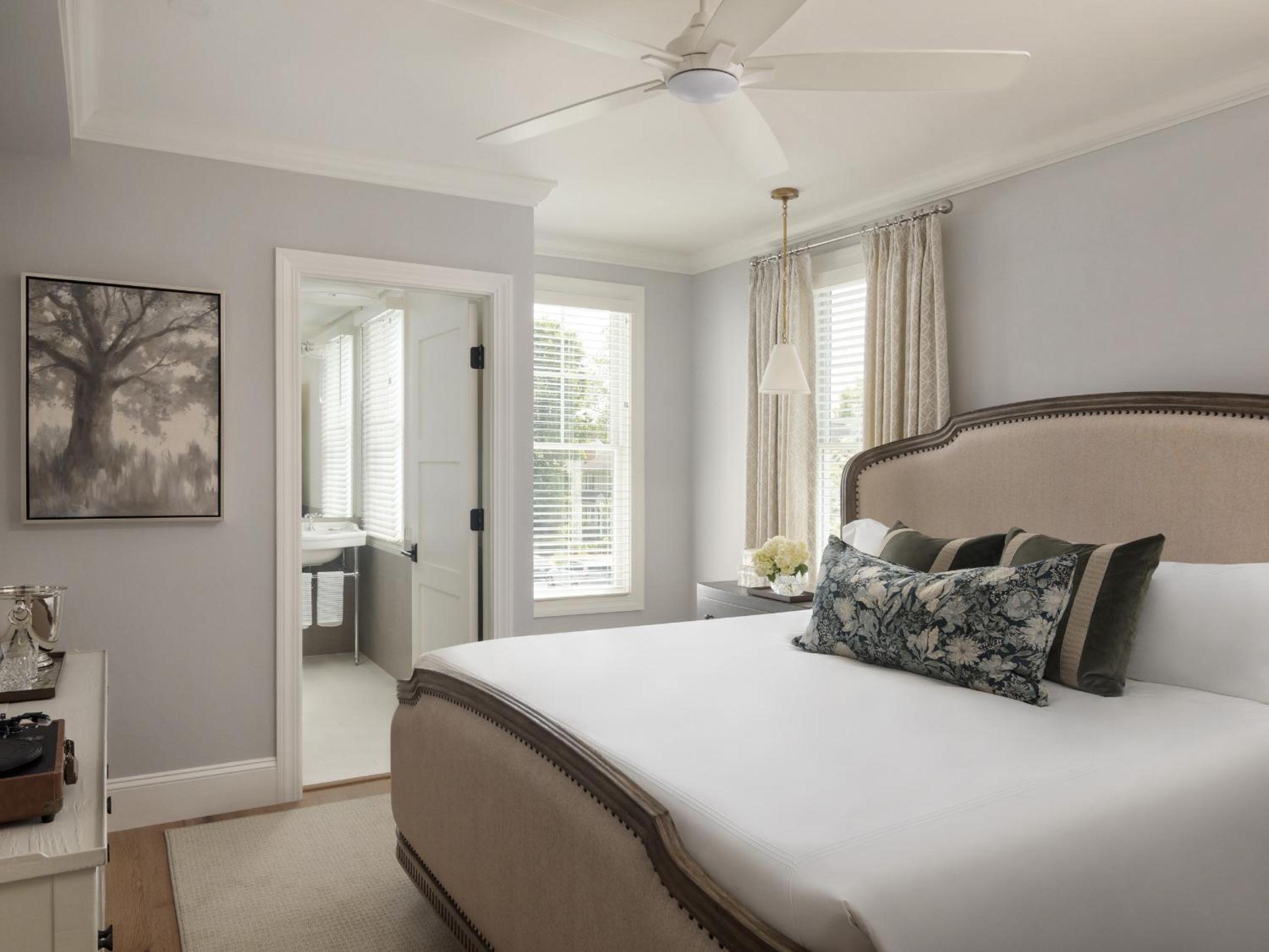 Deluxe King Room photo 3