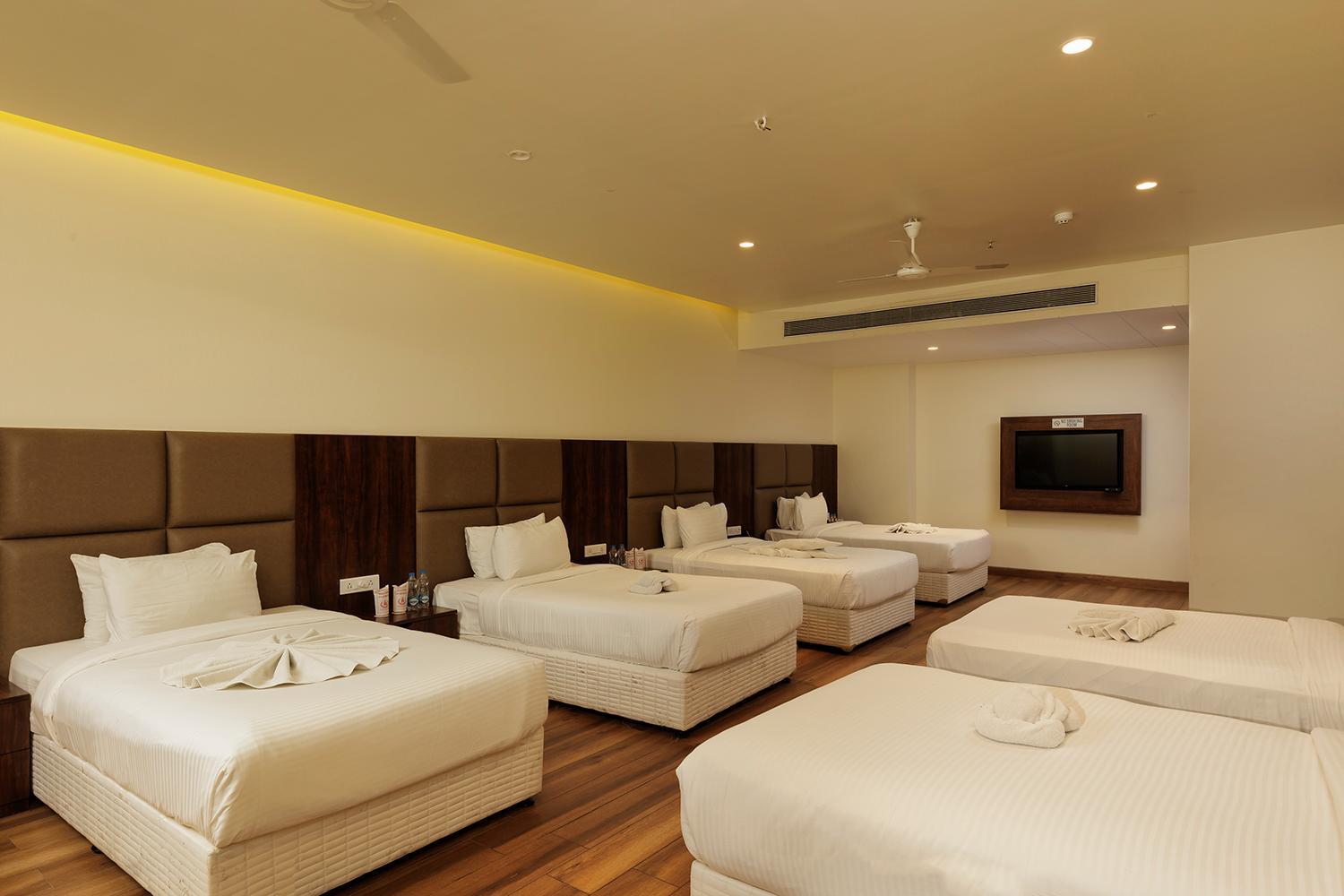 6-Bed Mixed Dormitory Room photo 1