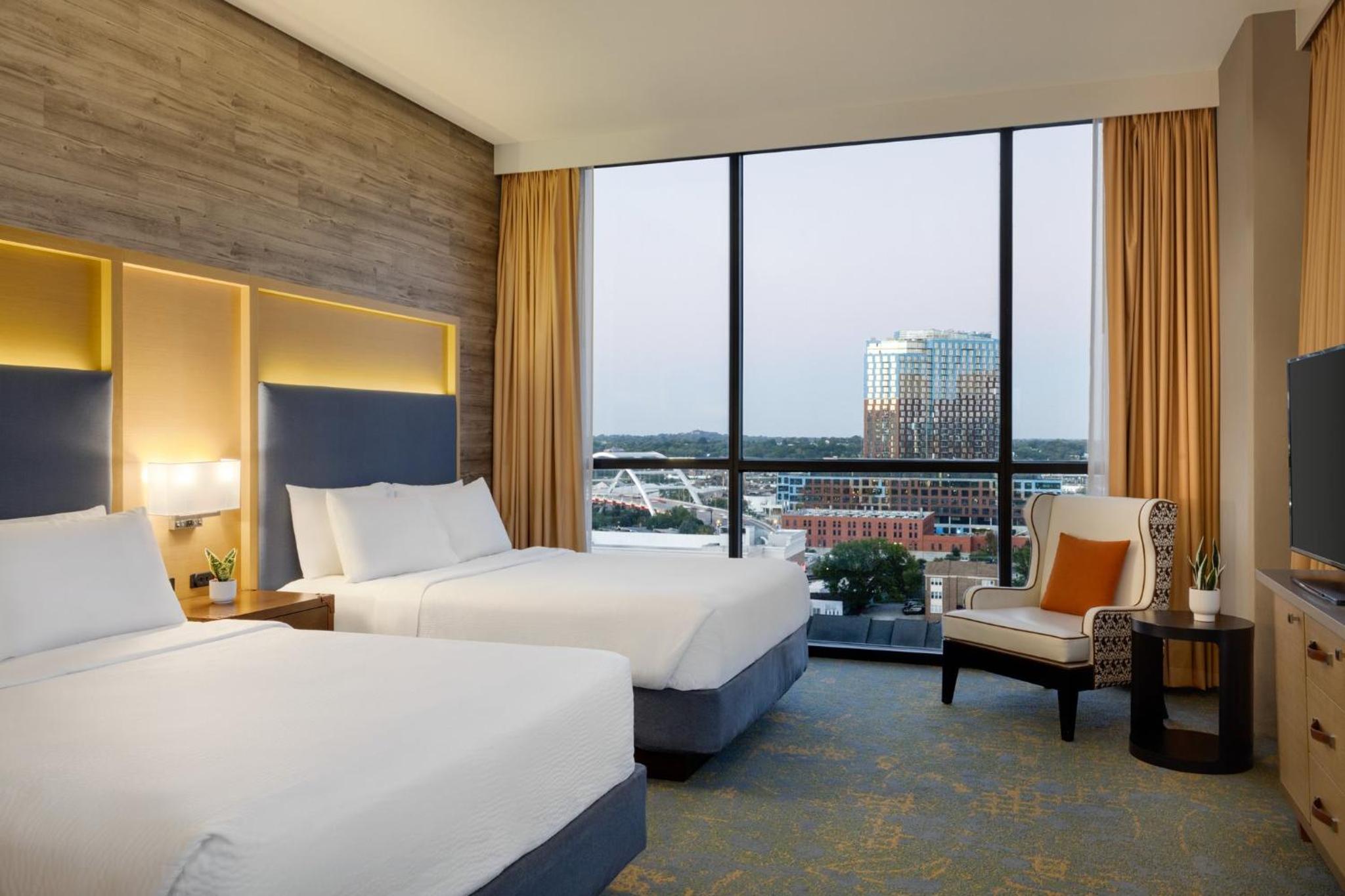 Premium Queen Room with Two Queen Beds and City View thumbnail 6