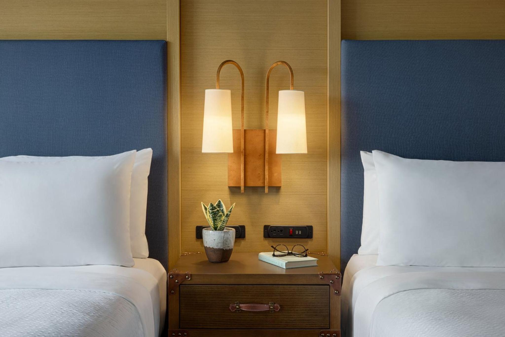 Queen Room with Two Queen Beds - Mobility Access Tub/Non-Smoking