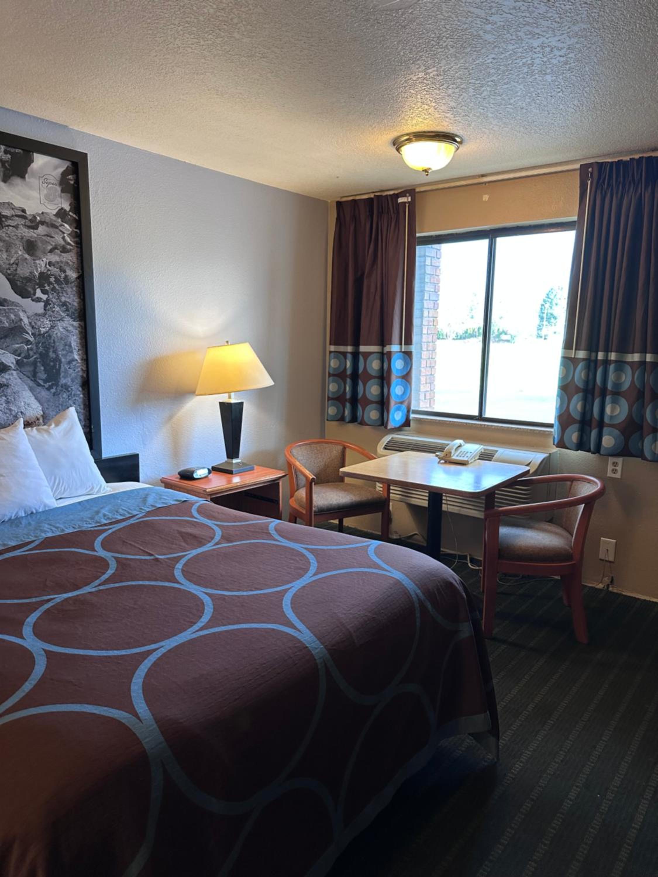 1 Queen Bed, Mobility Accessible Room, Bathtub w/ Grab Bars, Non-Smoking - Photo 4