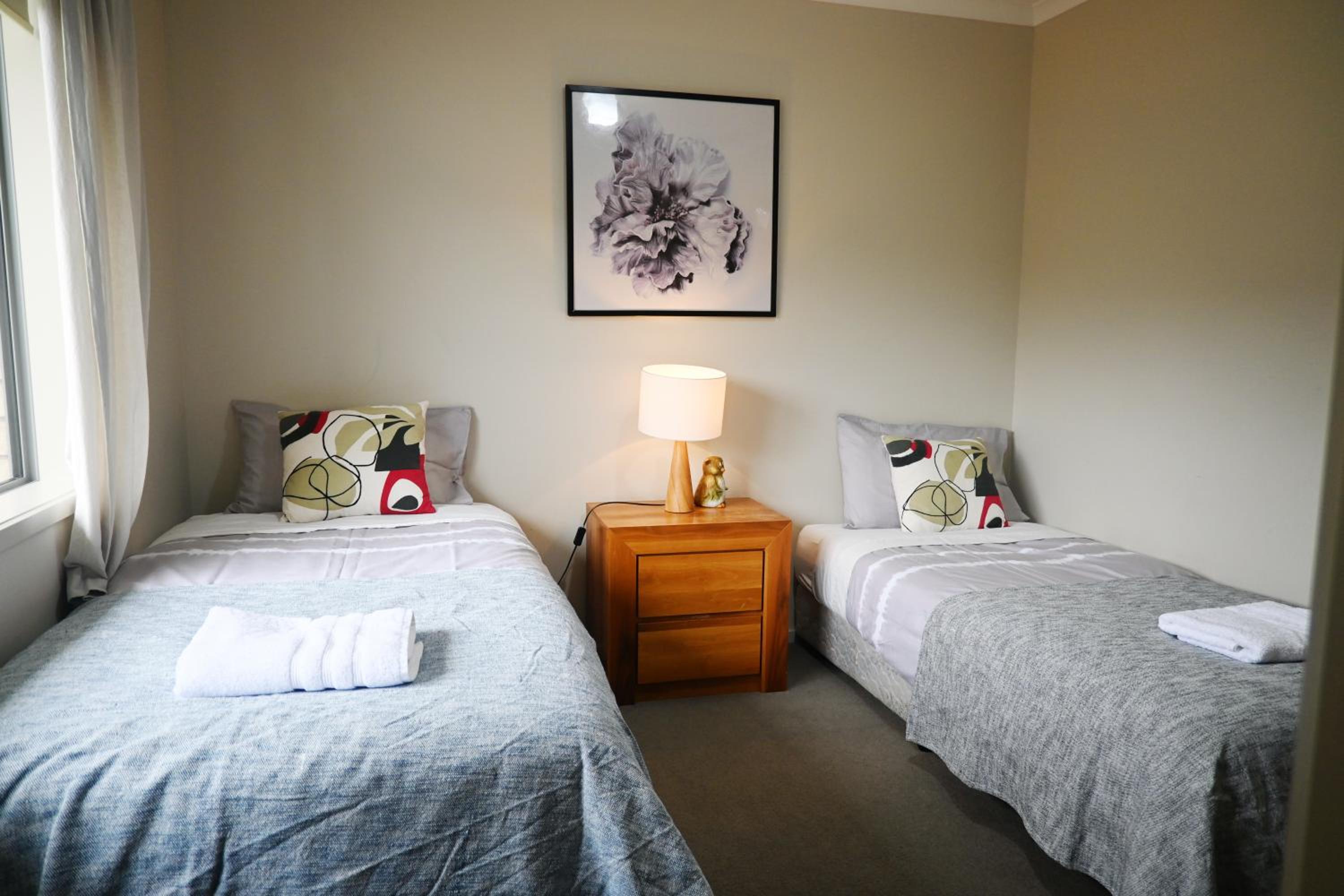 Three-Bedroom House photo 2