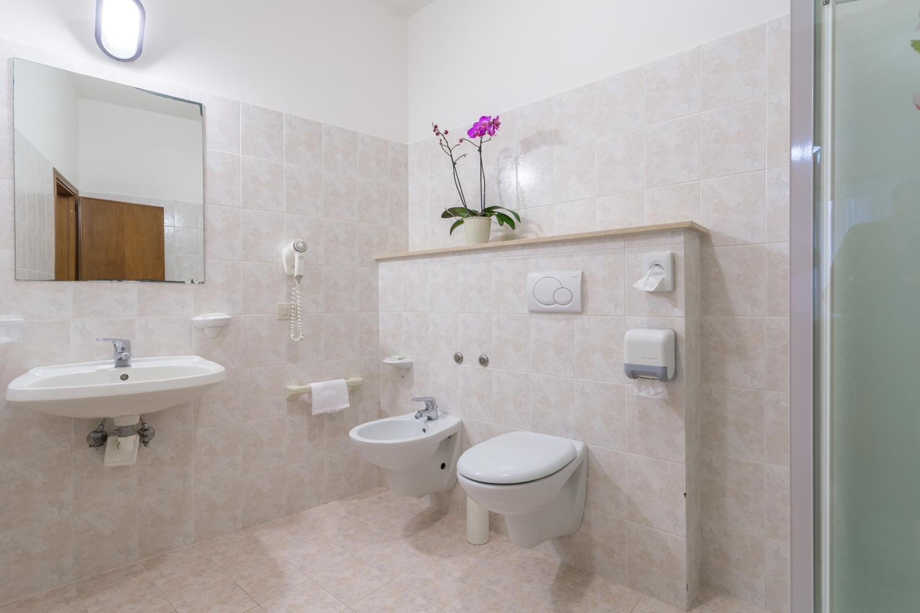 Quadruple Room - Photo 4