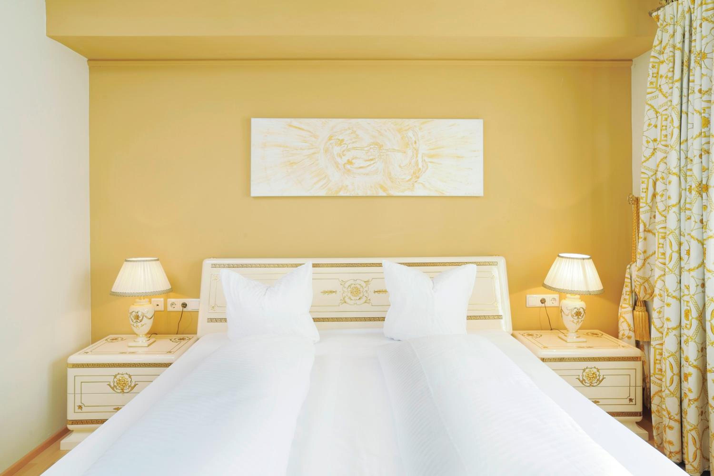 Signature Suite thumbnail 6