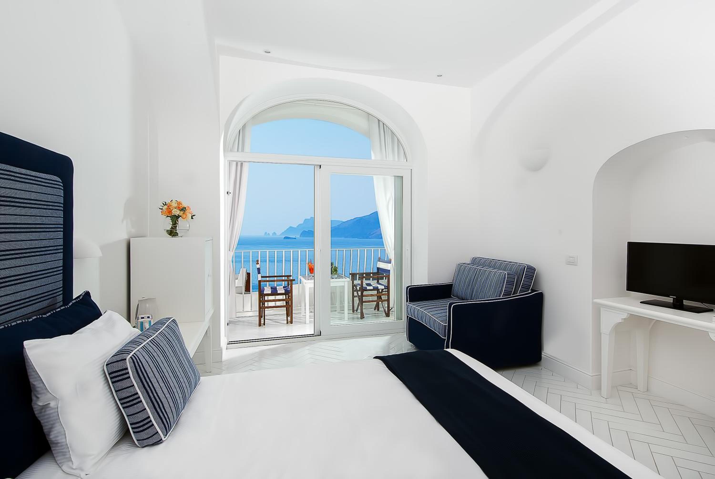 Mediterranean Double or Twin with Balcony and Sea View - Photo 10