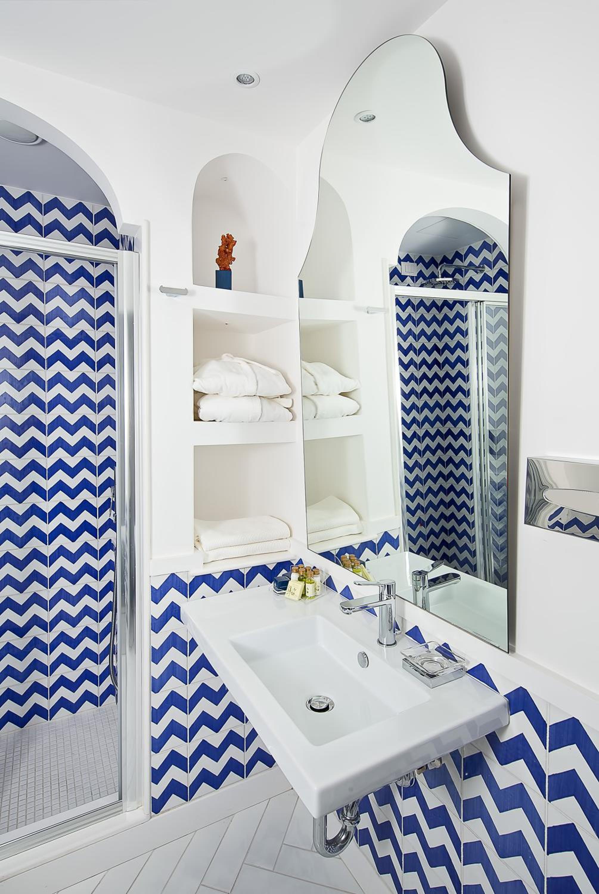 Mediterranean Double or Twin with Balcony and Sea View - Photo 18