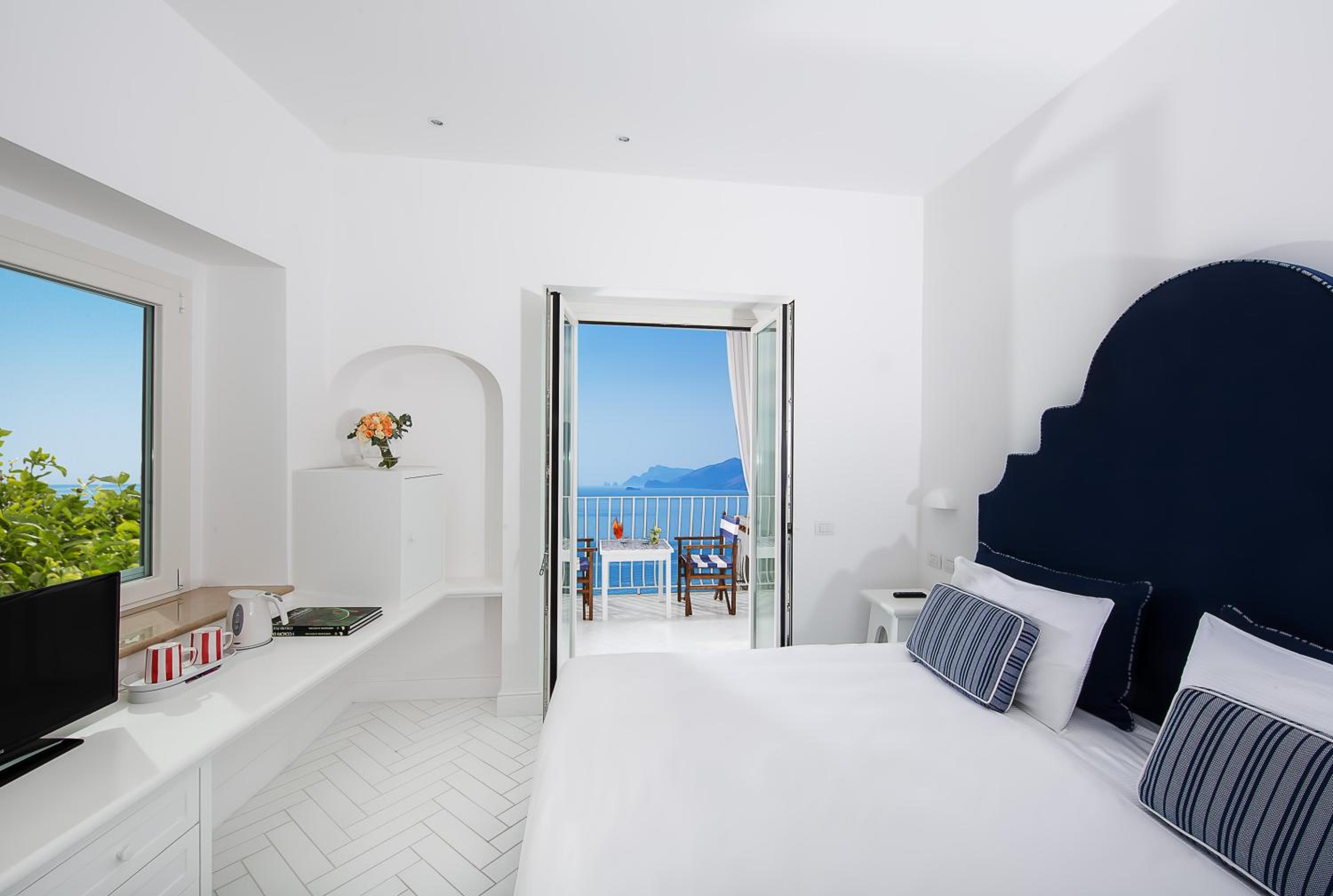 Mediterranean Double or Twin with Balcony and Sea View - Photo 12