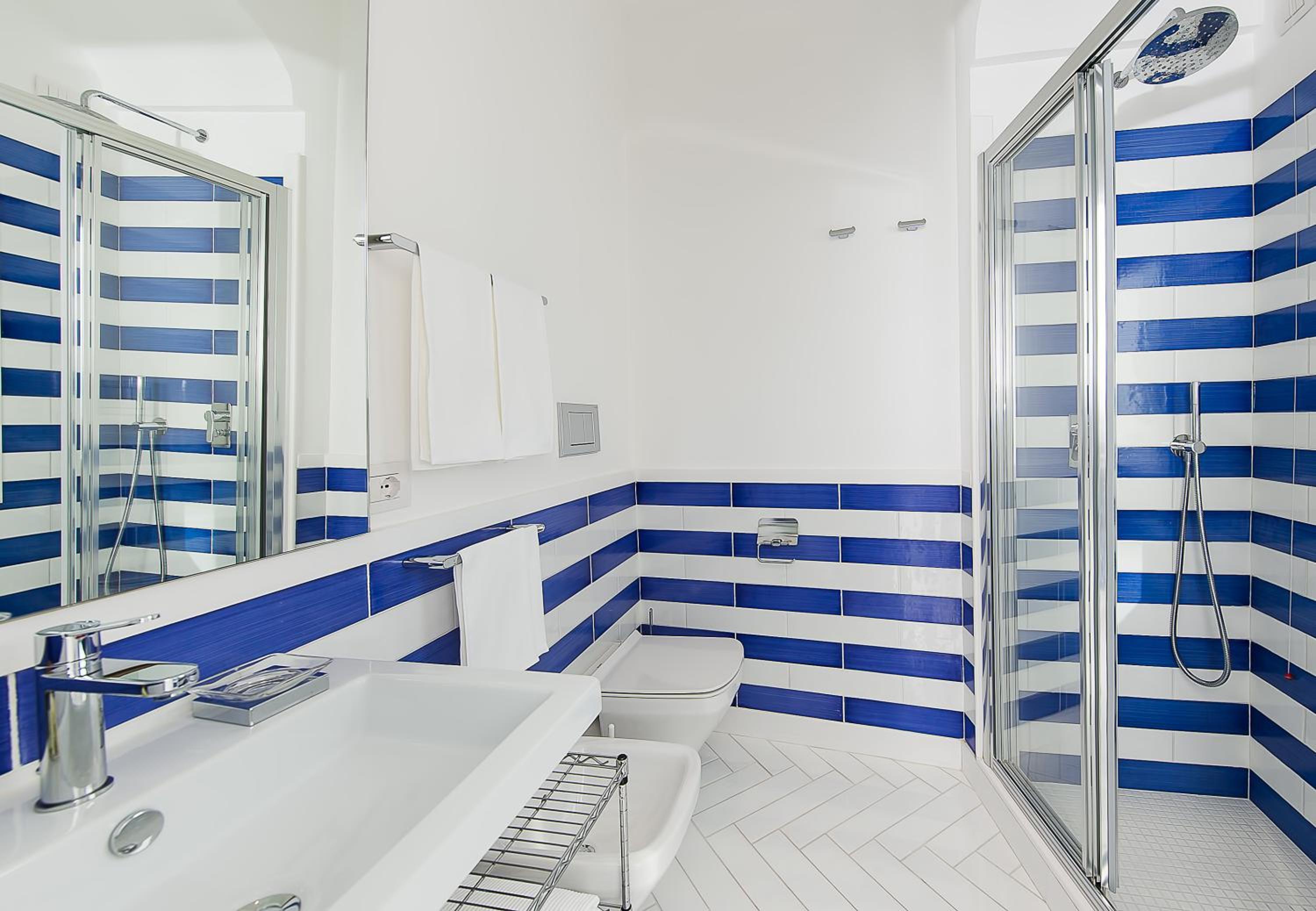 Mediterranean Double or Twin with Balcony and Sea View - Photo 15
