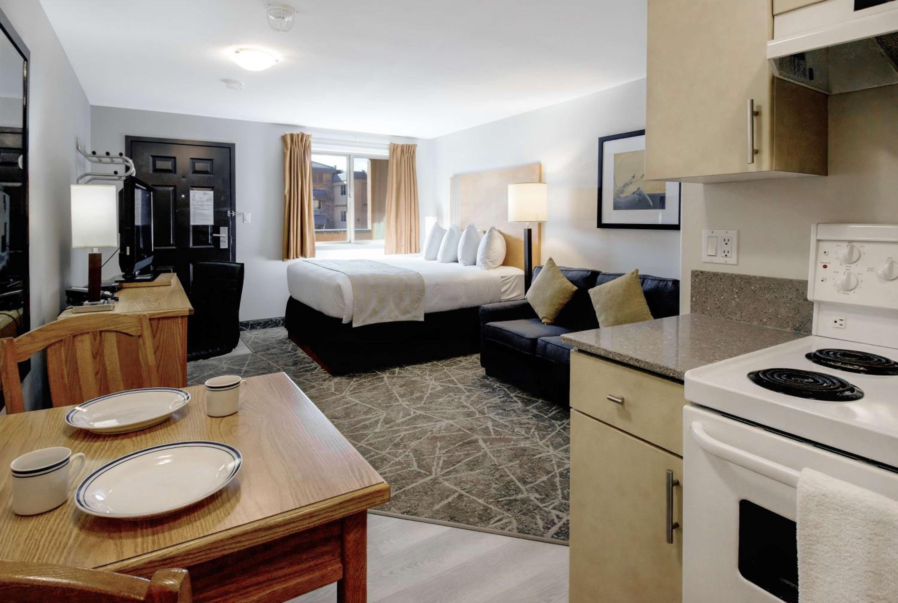 Coast Queen with Kitchenette