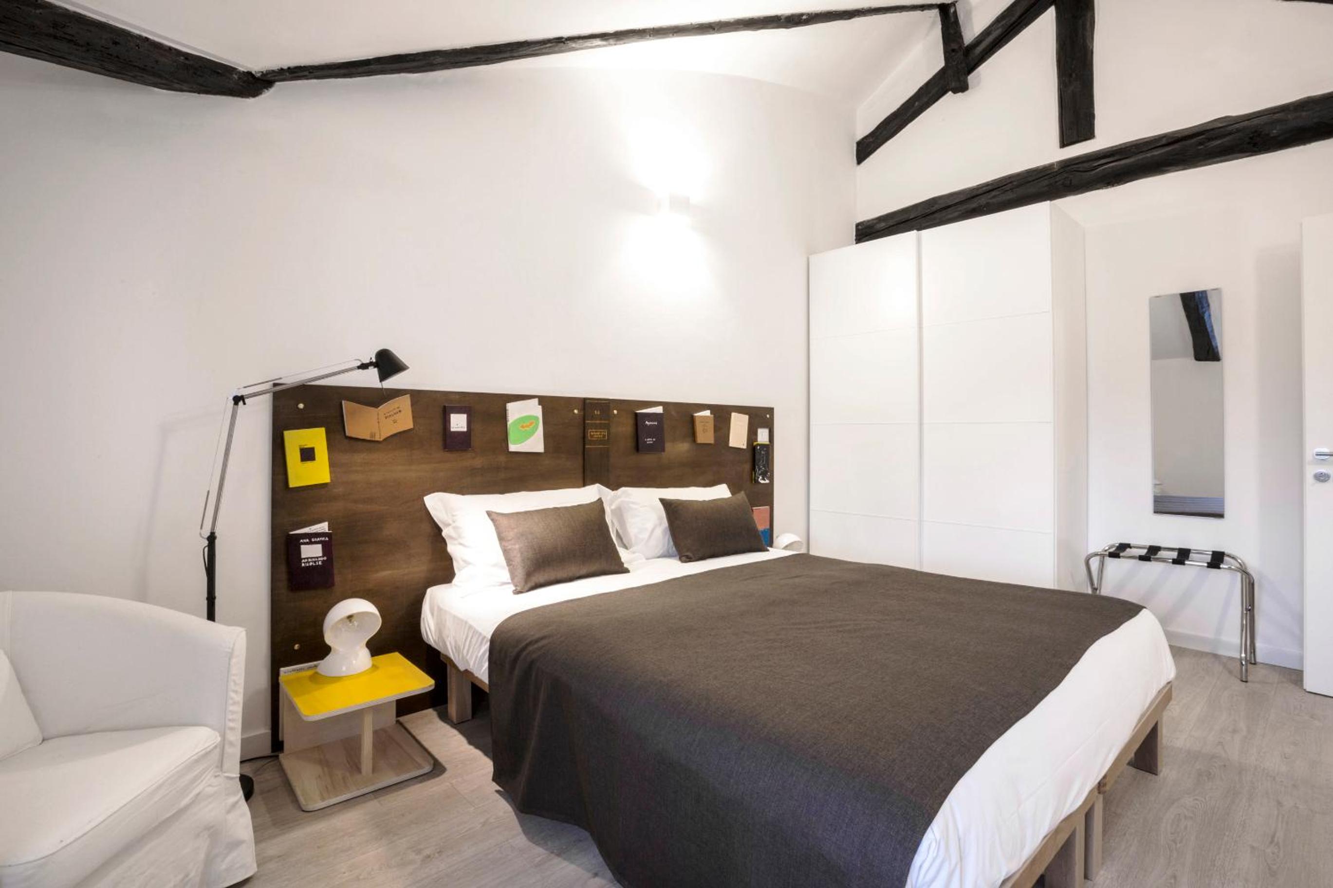 Small One-Bedroom Apartment - Attic photo 1